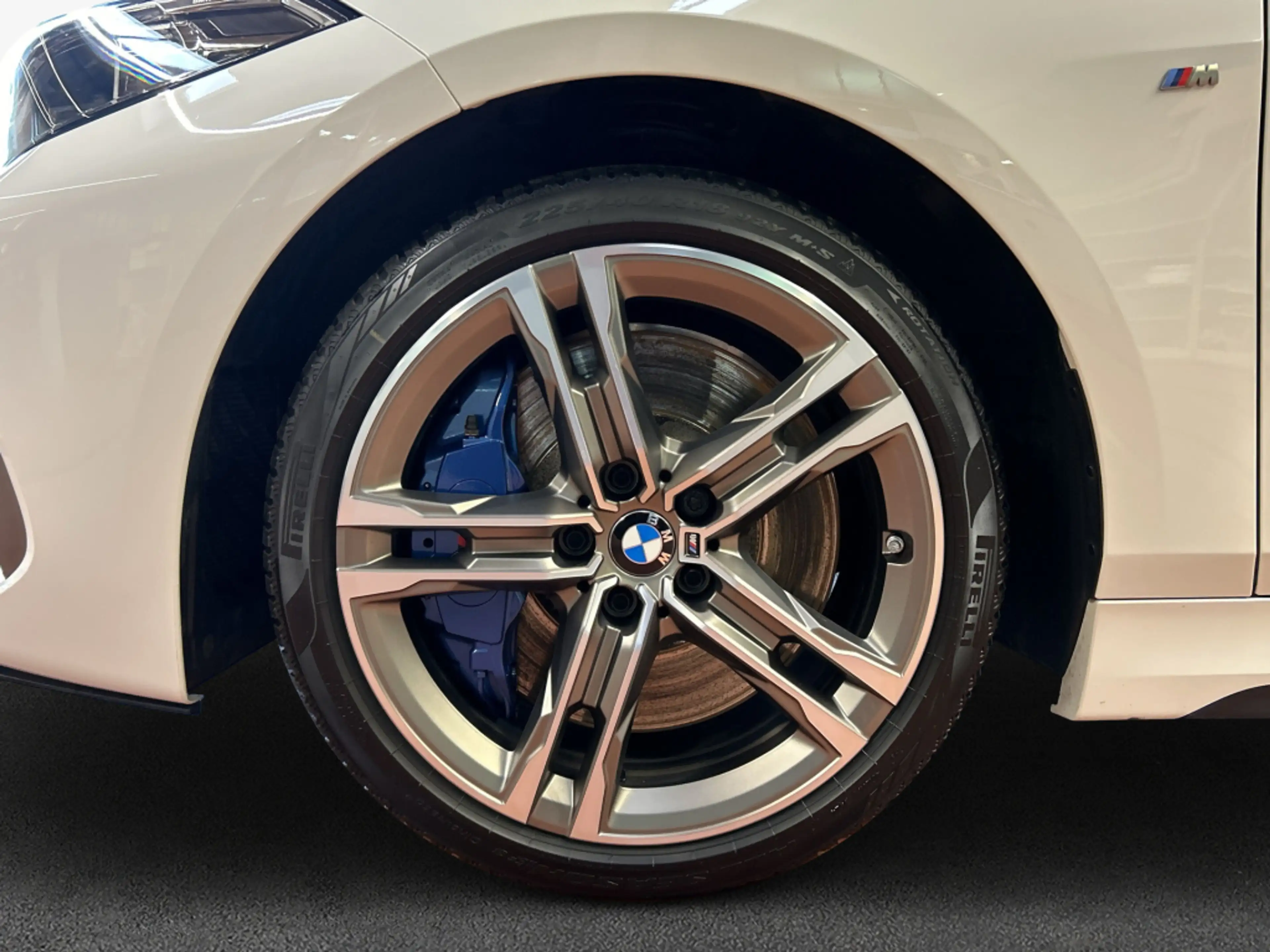 BMW M1 i xDrive LED HiFi PDC — photo 8