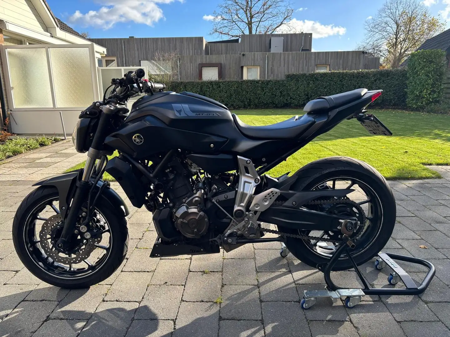 Yamaha MT-07 Fekete - 2