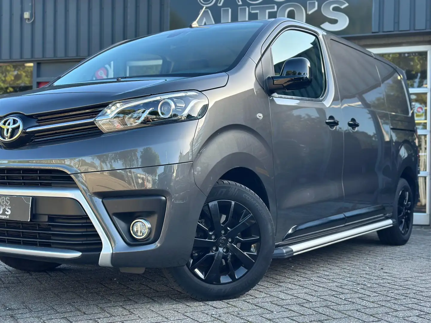 Toyota Proace Worker 2.0 D-4D Black Line Grau - 2