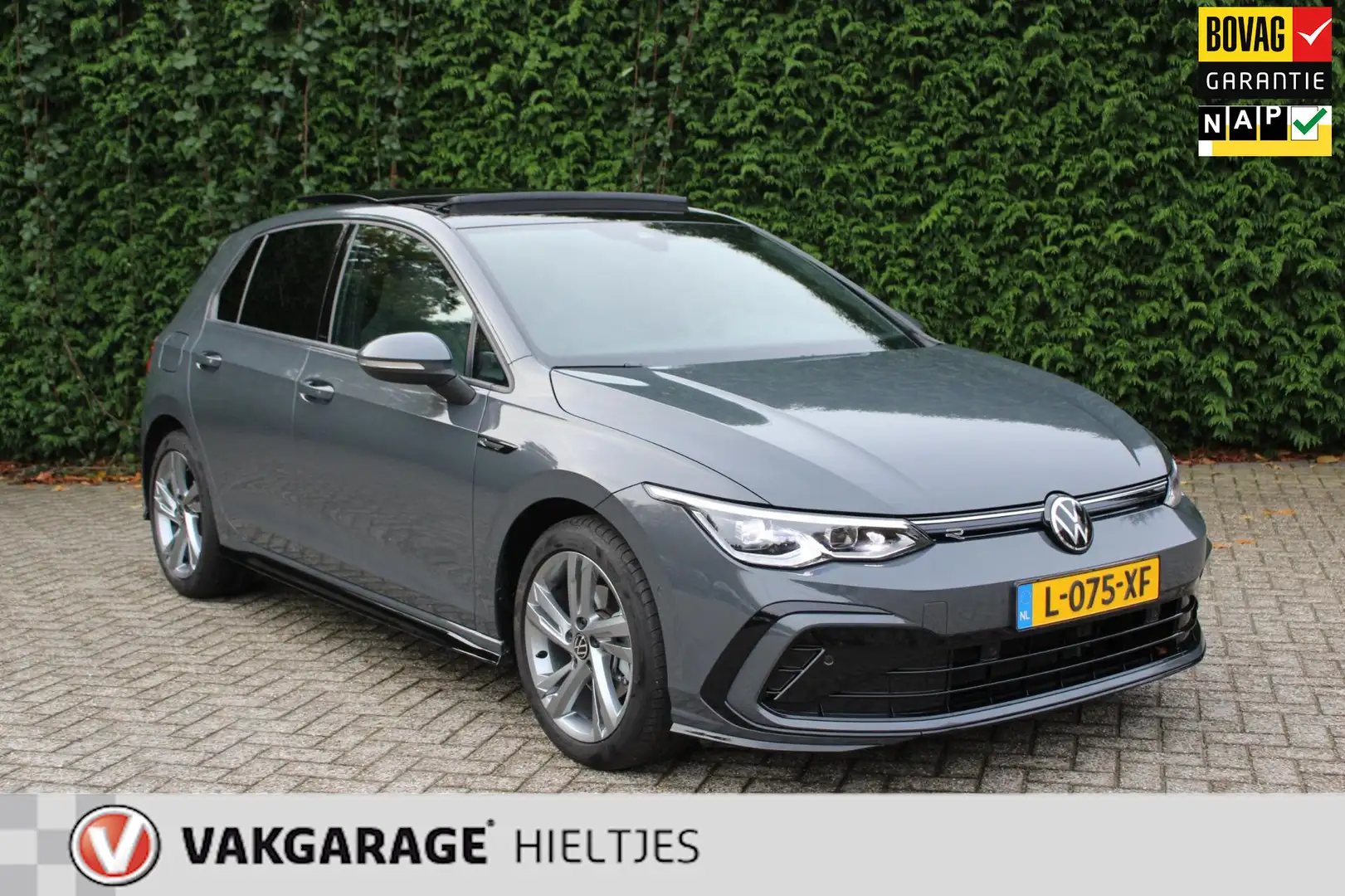 Volkswagen Golf 1.5 eTSI R-Line Business nieuwestaat Grijs - 1