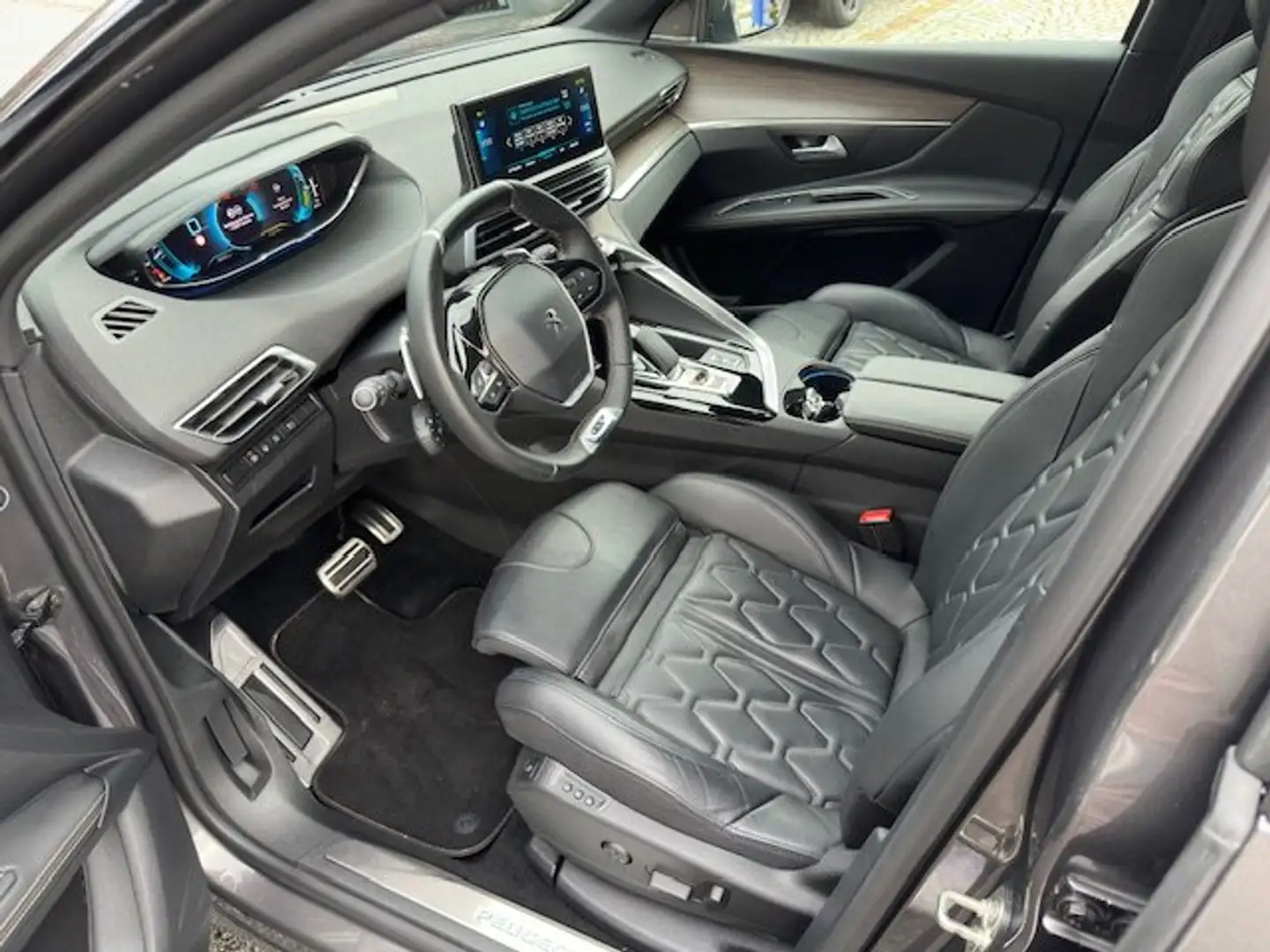 Peugeot 3008 Hybrid 225 GT Pack*7,4KW OBC*Volleder*8-fach*AHK Grau - 2