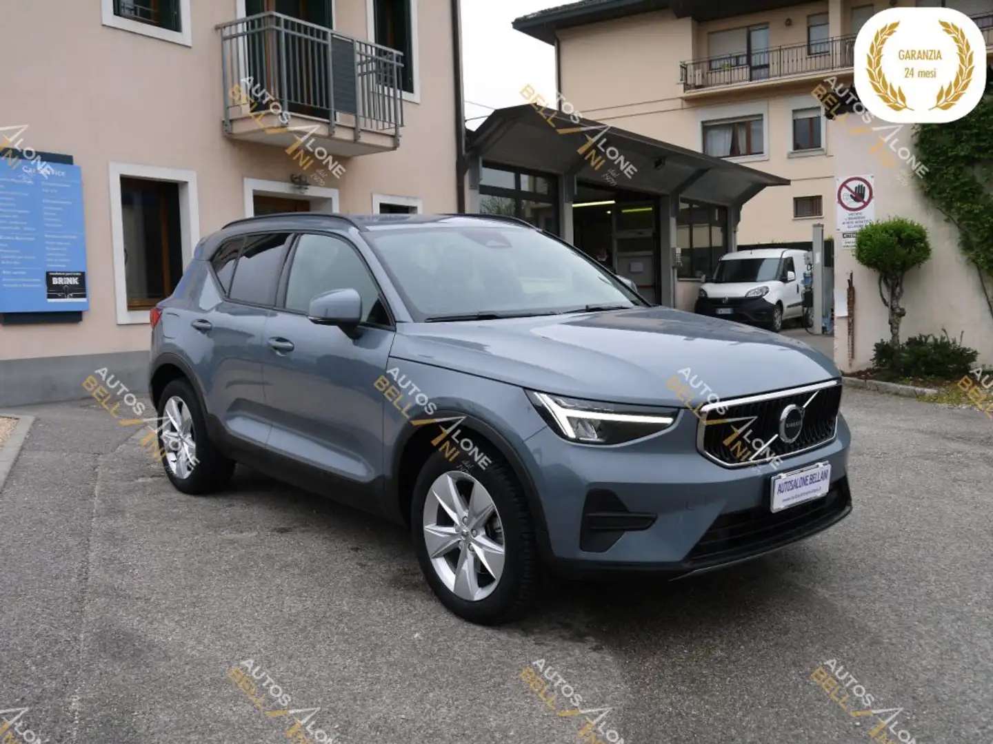 Volvo XC40 B3 automatico Essential Grigio - 1