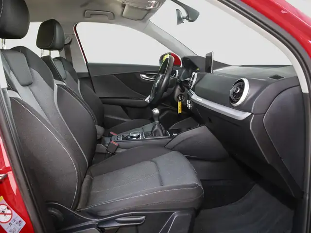 Audi Q2 view 8