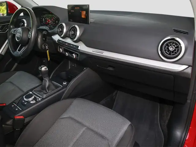 Audi Q2 view 9