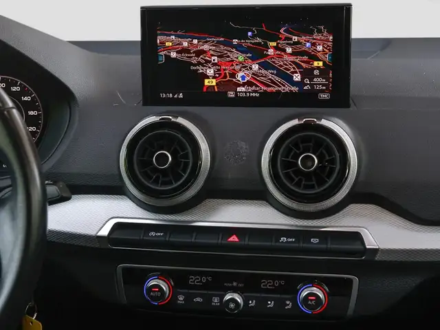 Audi Q2 view 13