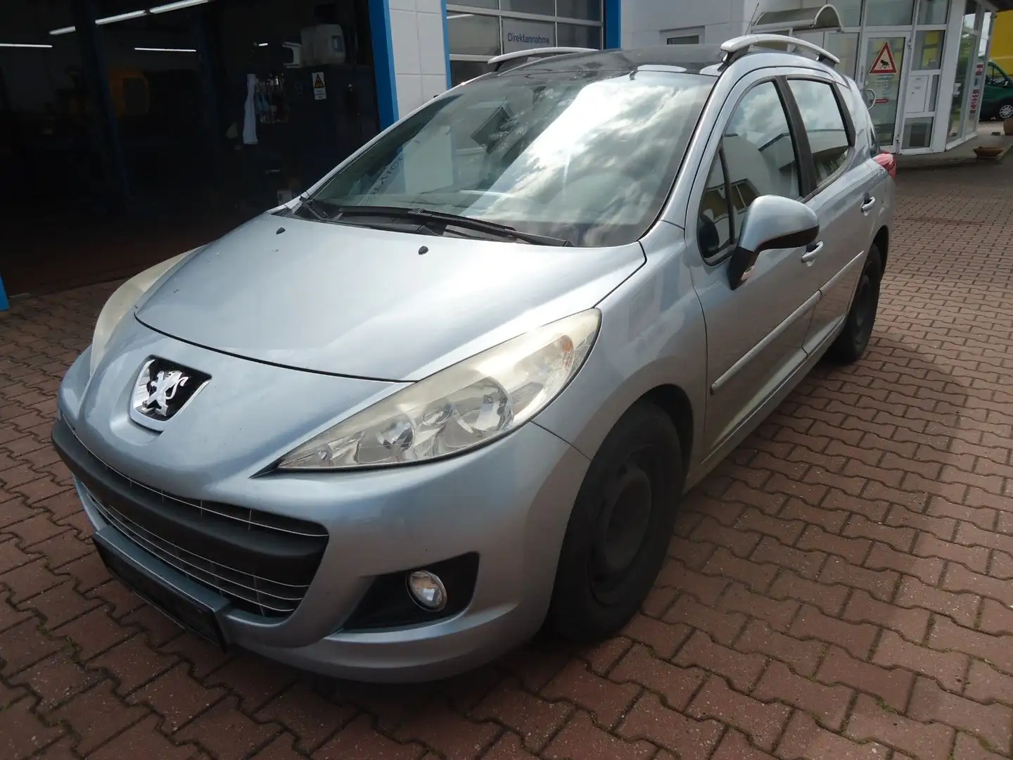 Peugeot 207 SW 1.4 Tendance 95 Blau - 1