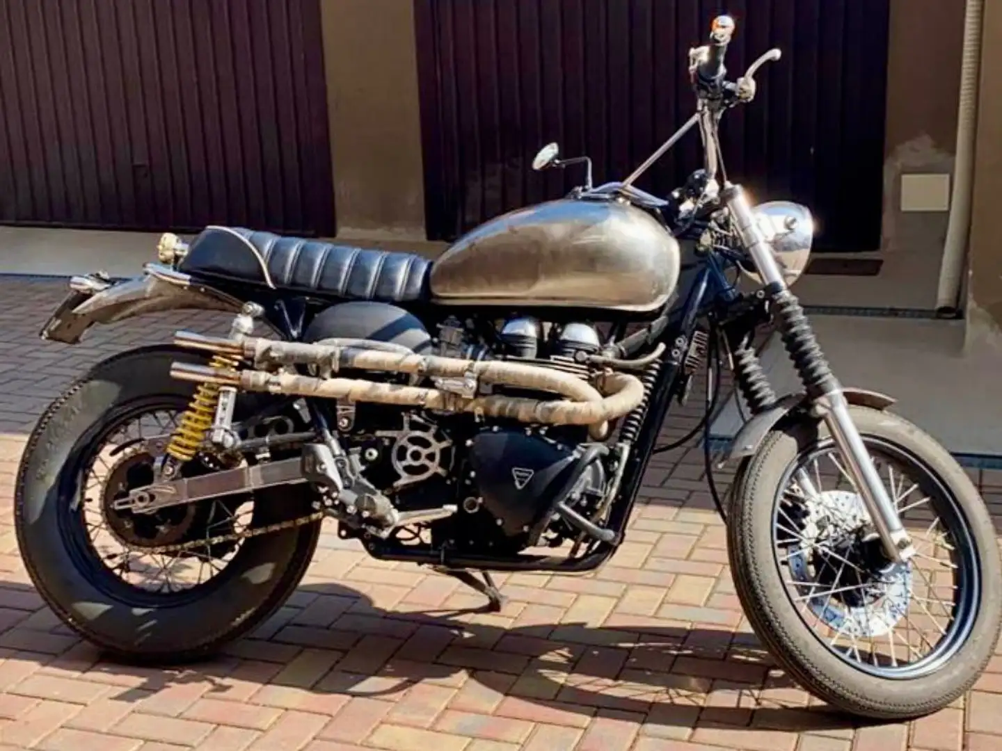 Triumph Scrambler Cafè Race Stříbrná - 1