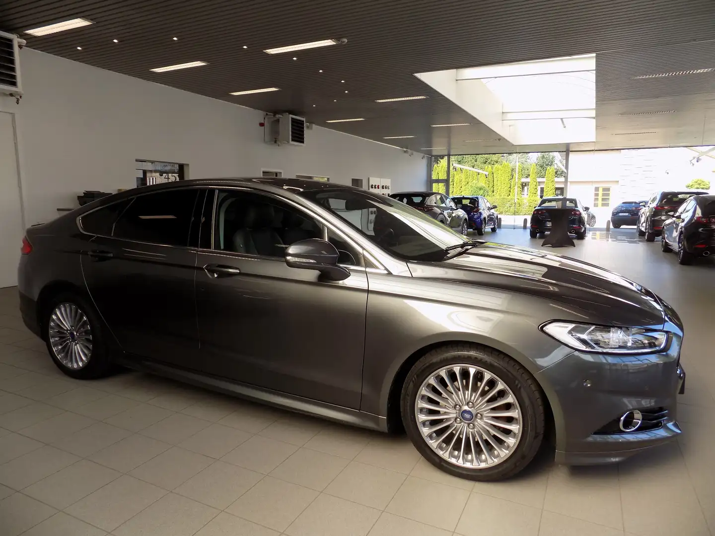 Ford Mondeo 1.5 EcoBoost Titanium Automaat! Gris - 2