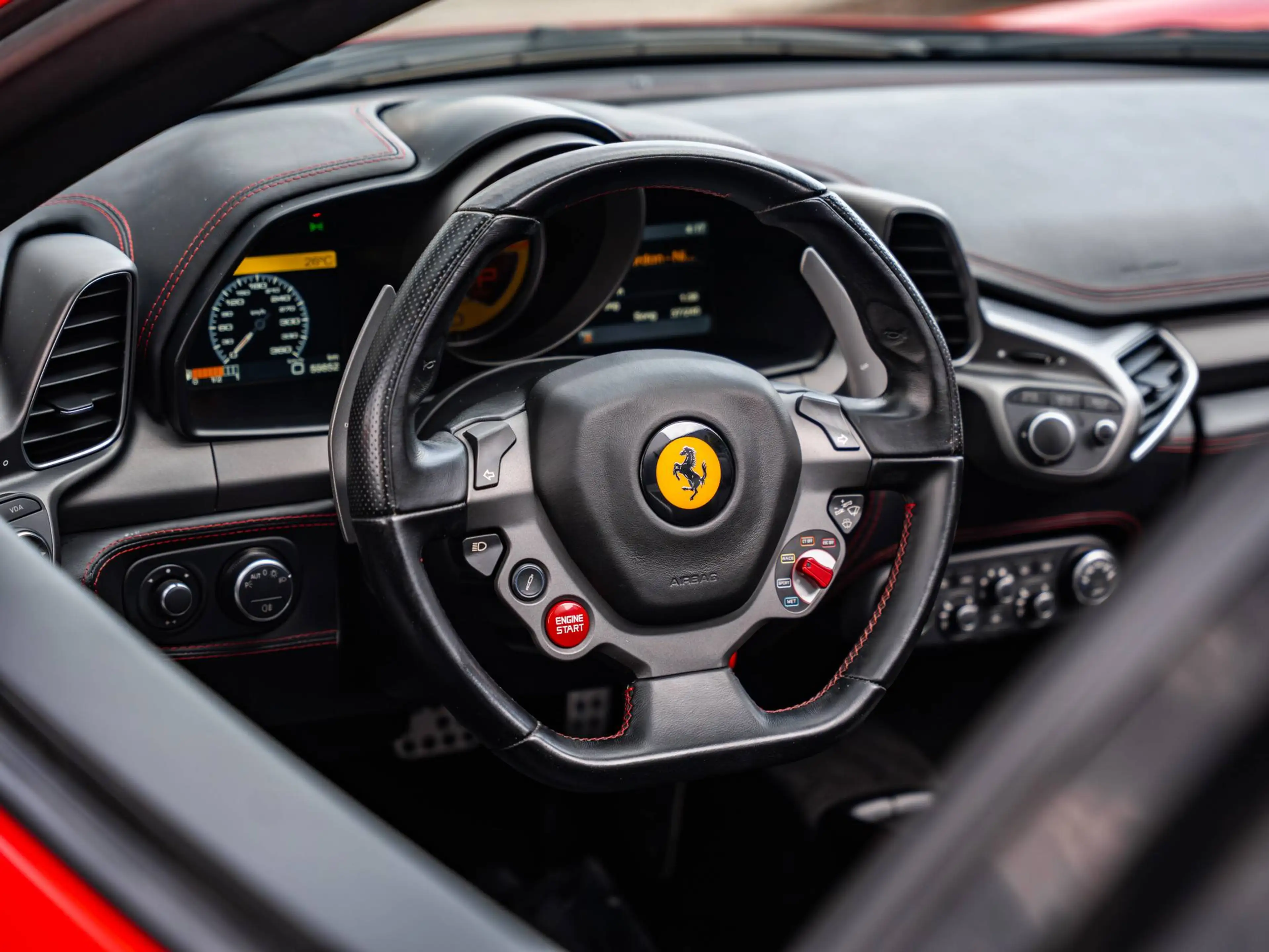 Ferrari 458 Spider 4.5i V8 - Rosso Corsa - Daytona Seats — photo 15
