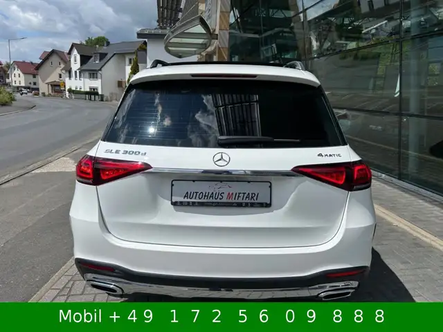 Mercedes-Benz 300 view 12