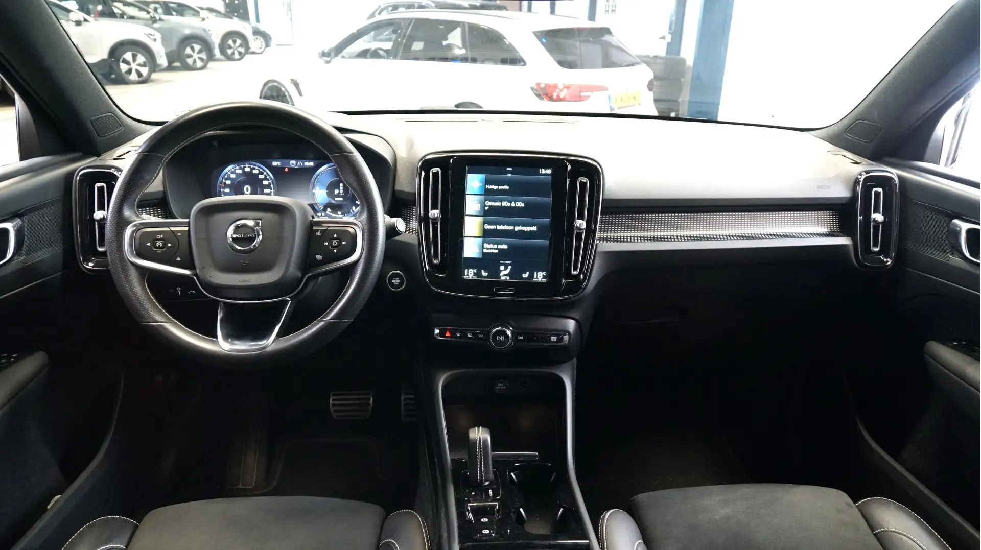 Volvo XC40 1.5 T4 Recharge 155kW/211pk DCT7 R-Design ADAPT.CR Silber - 2