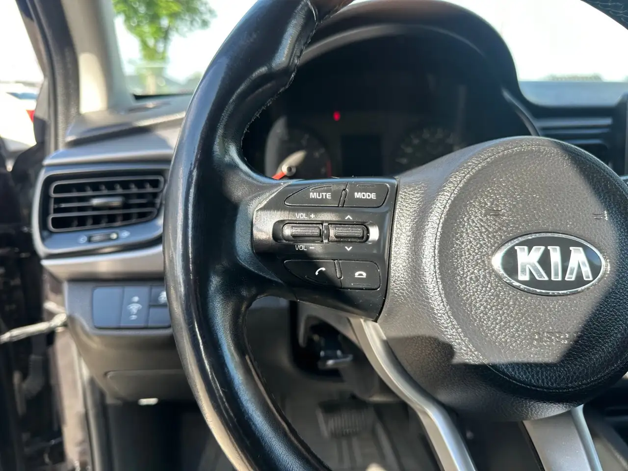 Kia Rio снимка Kia Rio