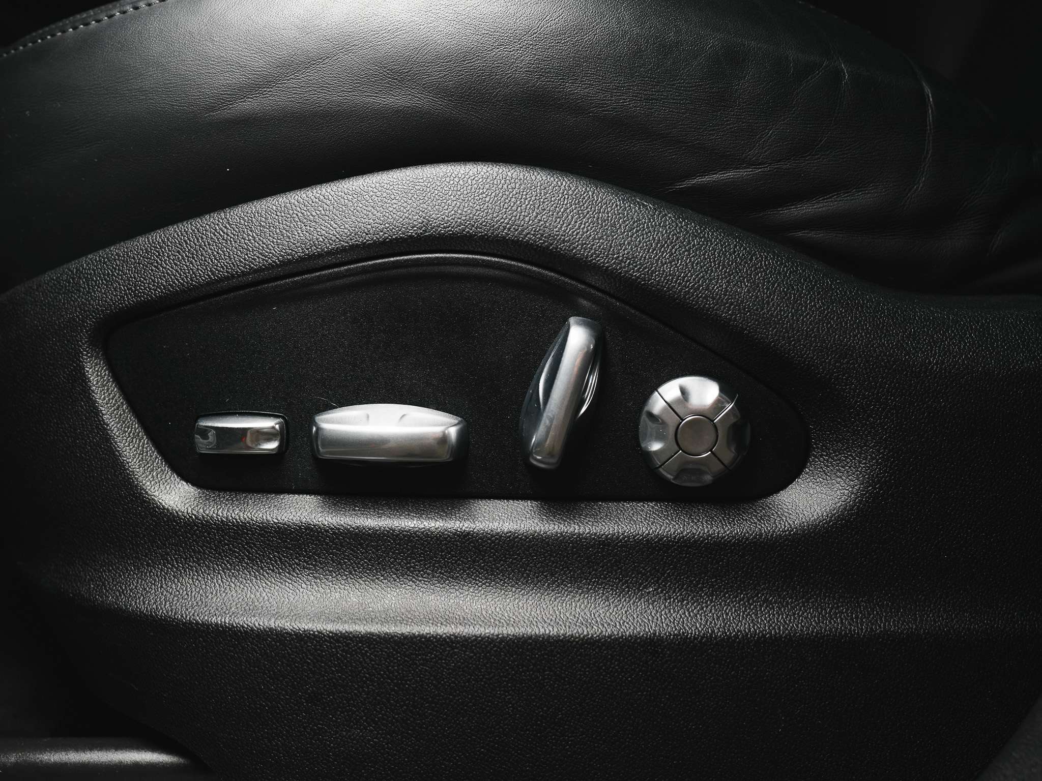 used 2020 Porsche Cayenne car, priced at $54,900