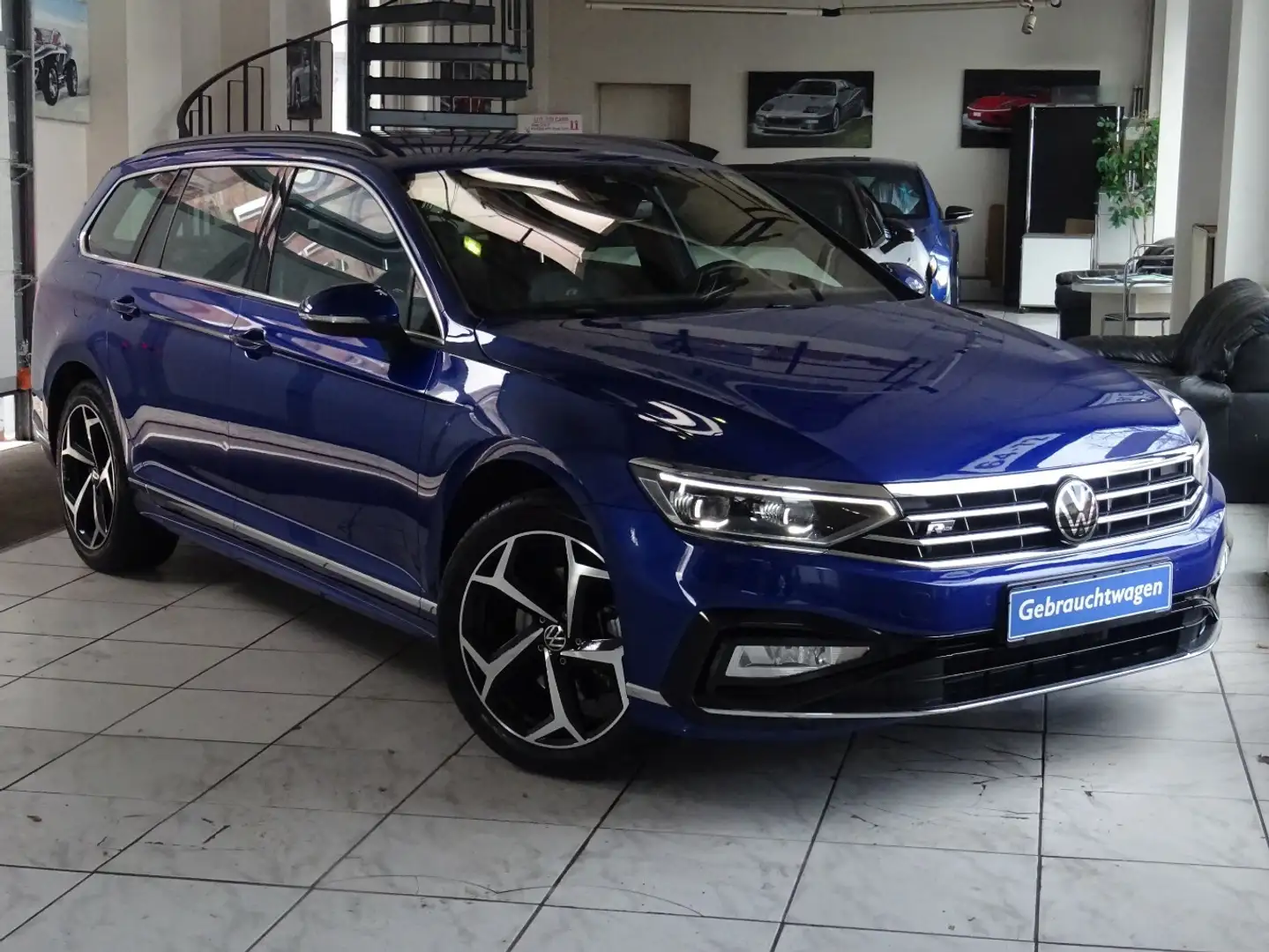 Volkswagen Passat Variant 2.0 TDI R-Line Business DSG Matrix Blauw - 1