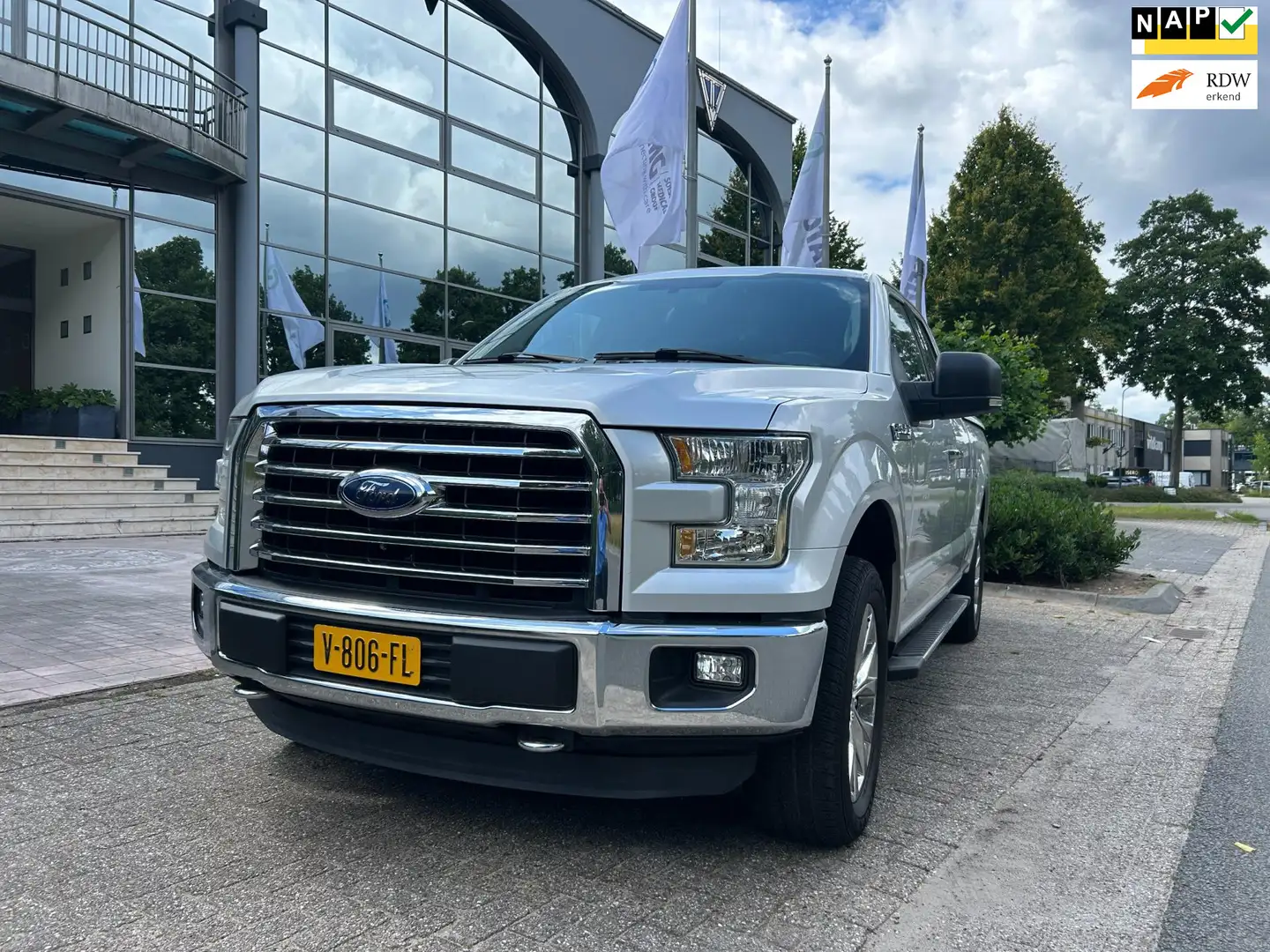 Ford F 150 USA 5.0 V8 SuperCab aut,LPG O.B 4x4 zeer mooi Zilver - 1