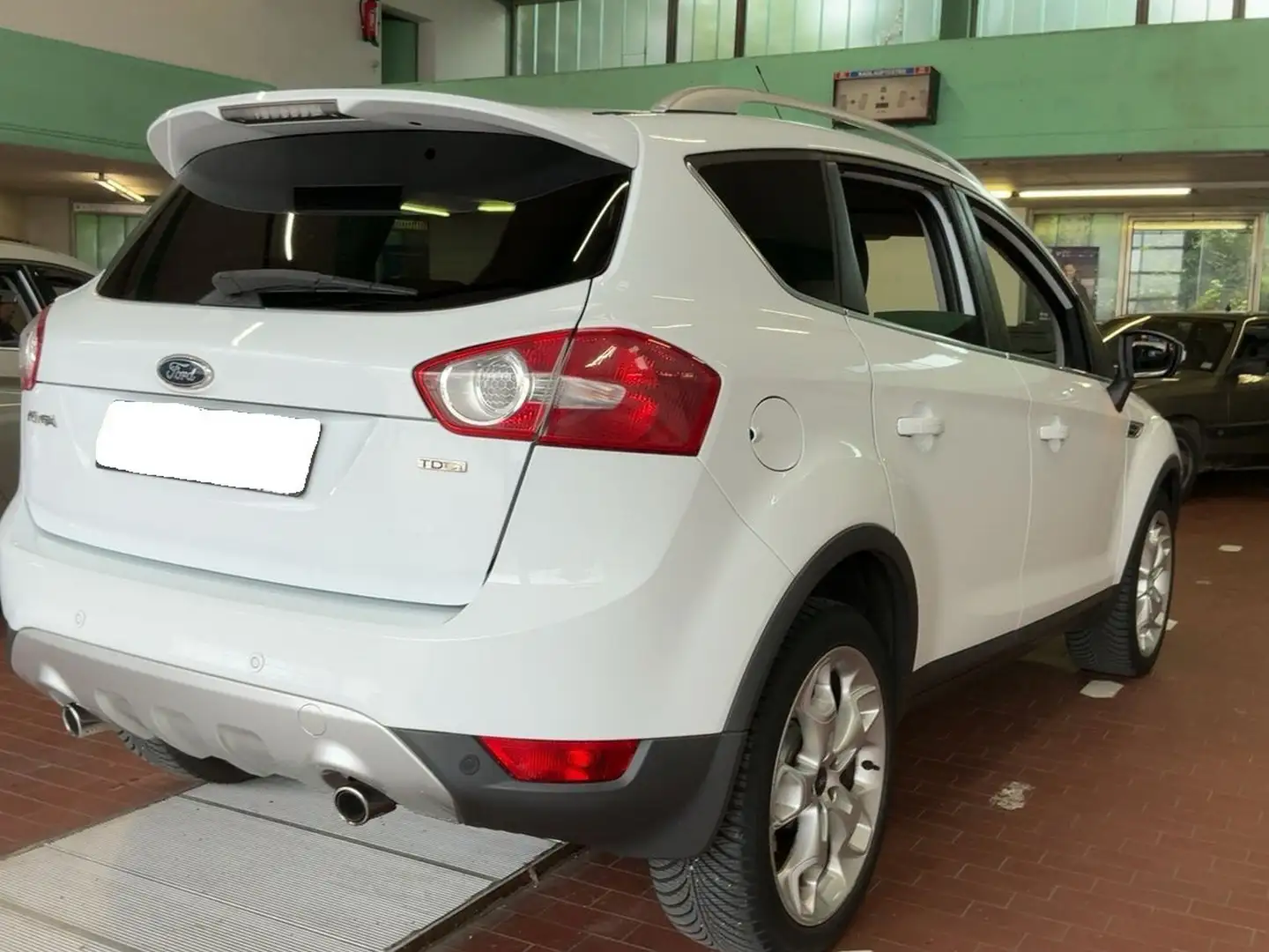 Ford Kuga Kuga 2.0 TDCi 2x4 Titanium Weiß - 2