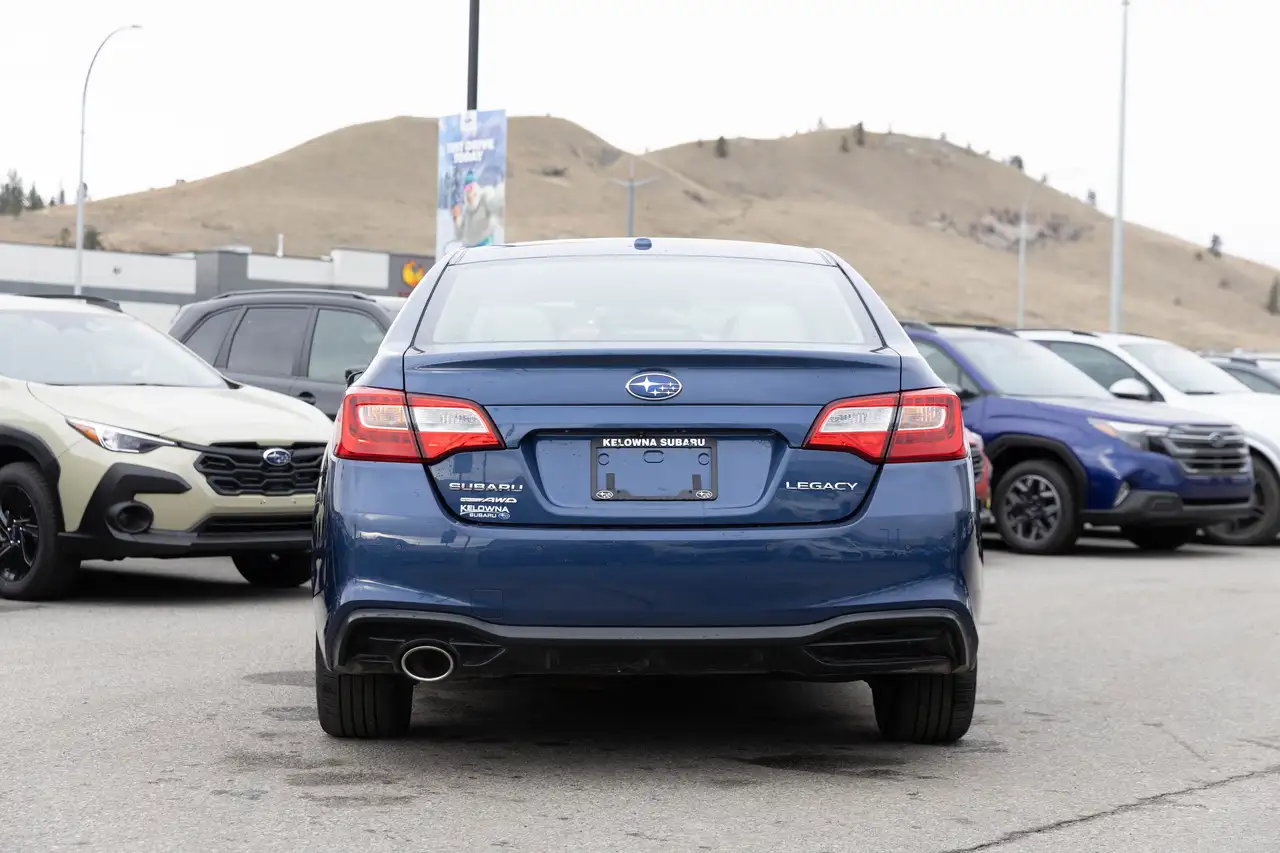 Subaru Legacy снимка Subaru Legacy