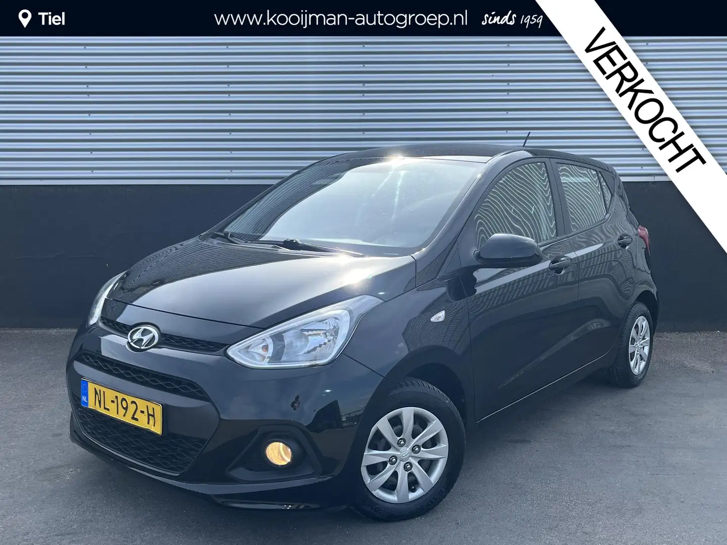 Hyundai i10 1.0i i-Motion Comfort Navigatie, Parkeersensoren, Zwart - 1