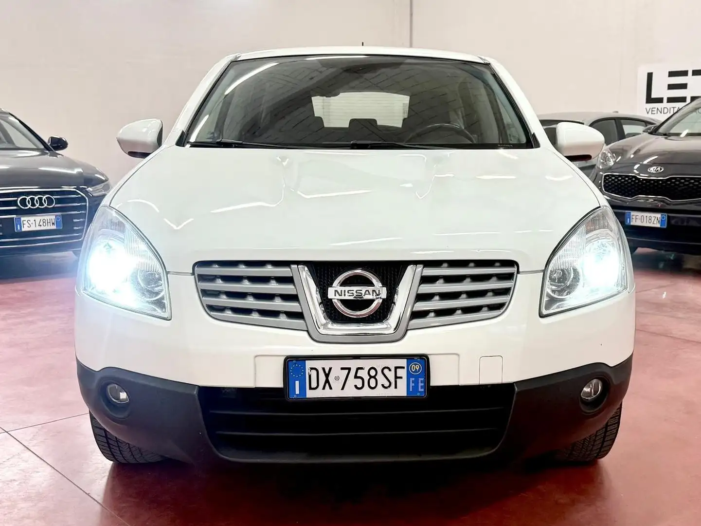 Nissan Qashqai Qashqai I 2007 2.0 dci Tekna 4x4 Weiß - 2
