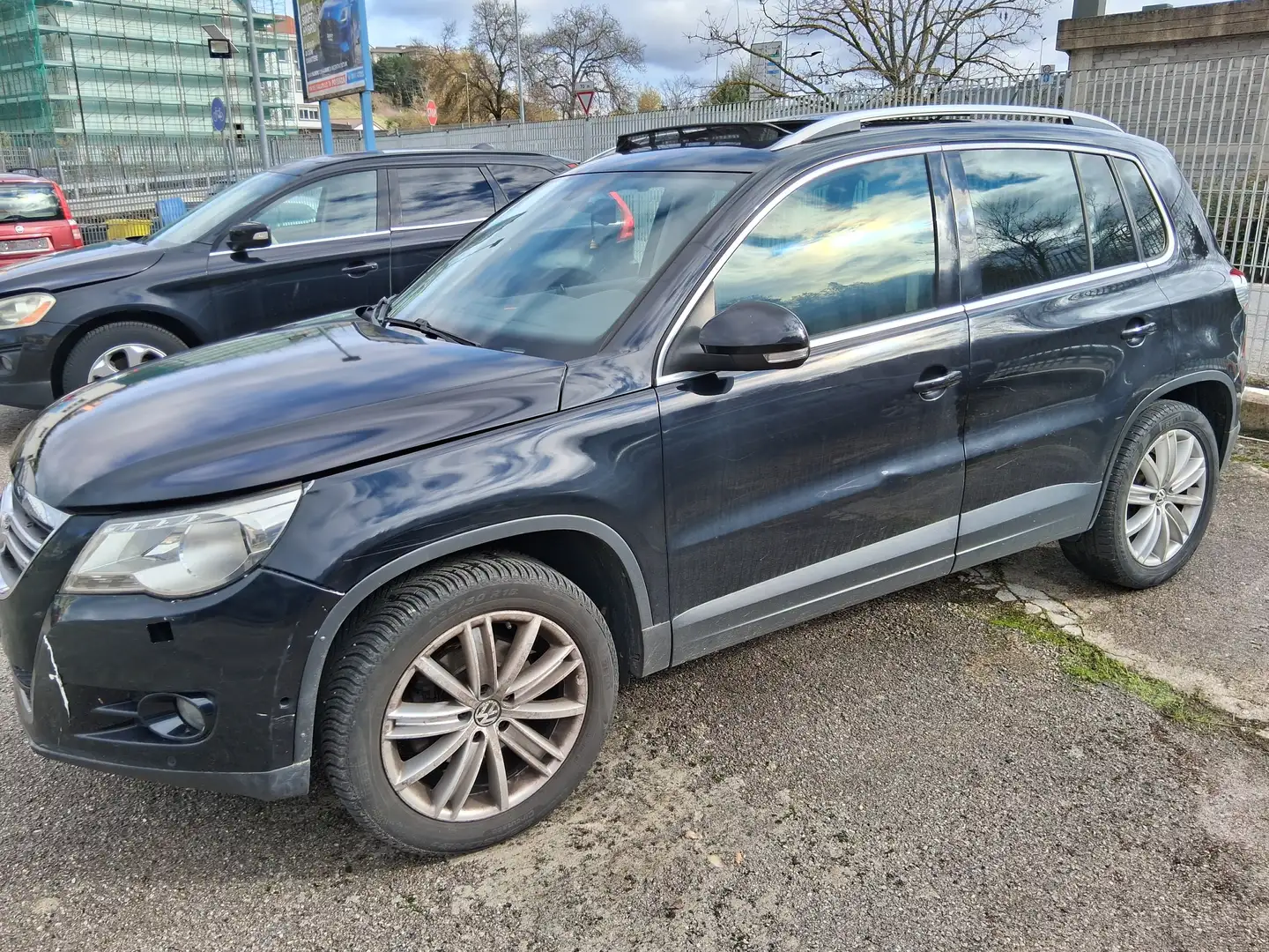 Volkswagen Tiguan 2.0 tdi Sport  E Style 140 CV  4 Motion Nero - 2