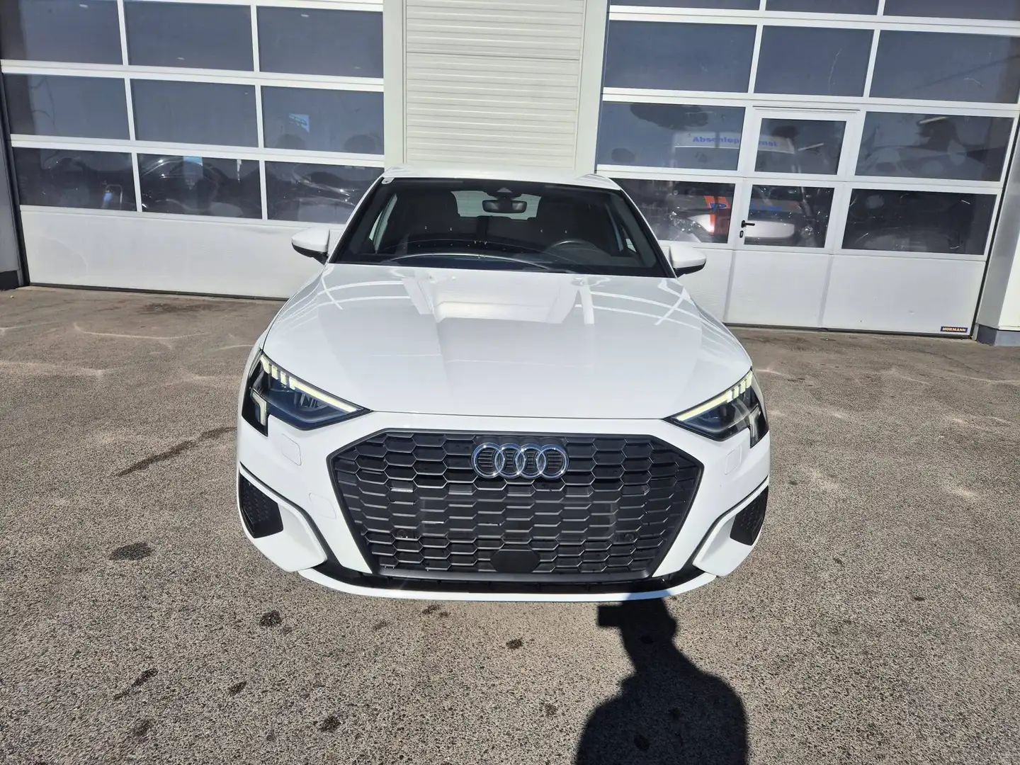 Audi A3 30 TFSI basis Weiß - 1