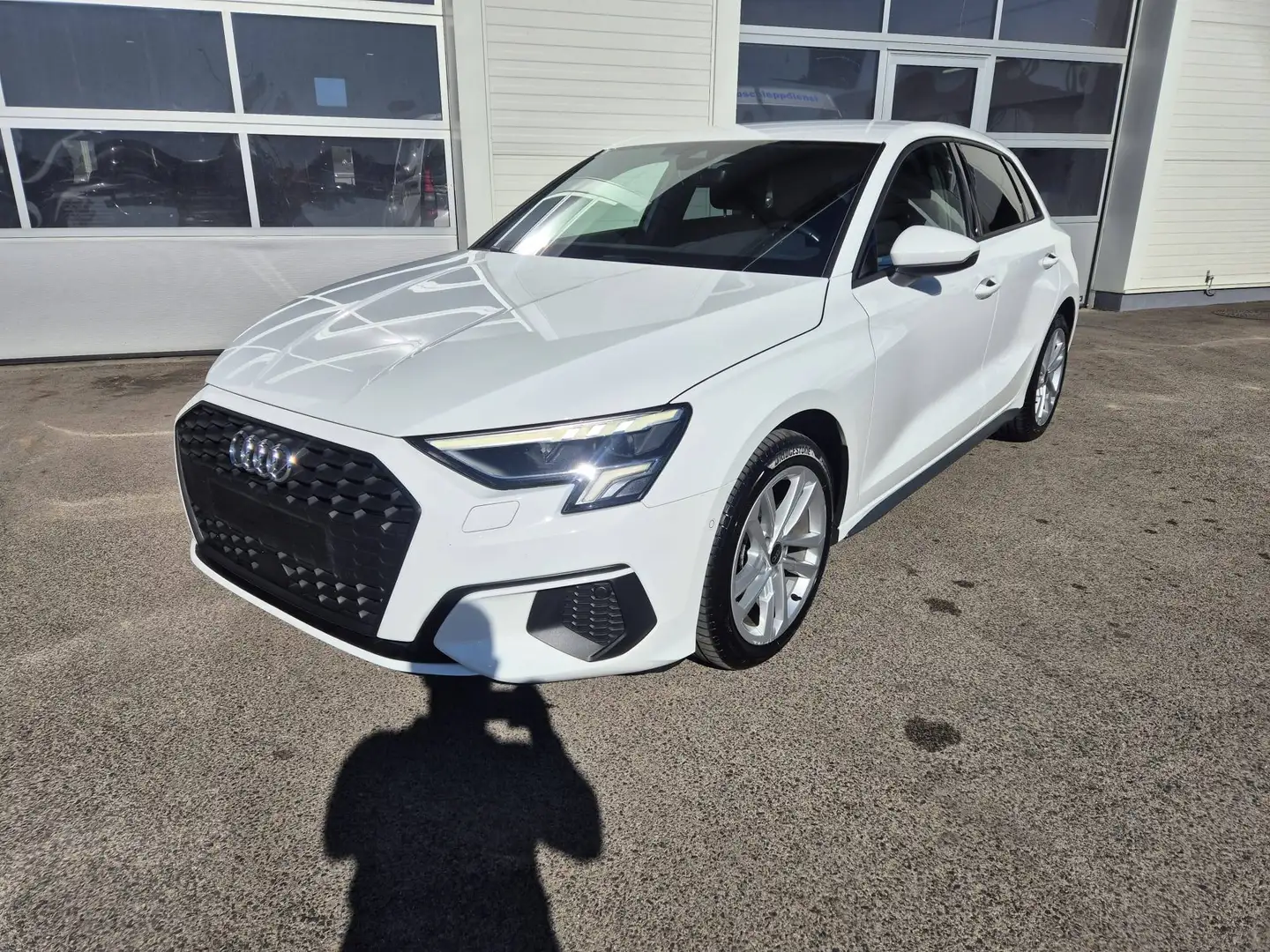 Audi A3 30 TFSI basis Weiß - 2