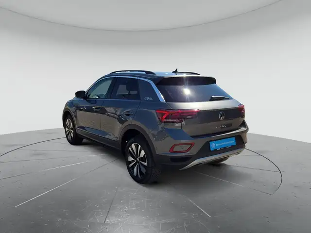 Volkswagen T-Roc view 3