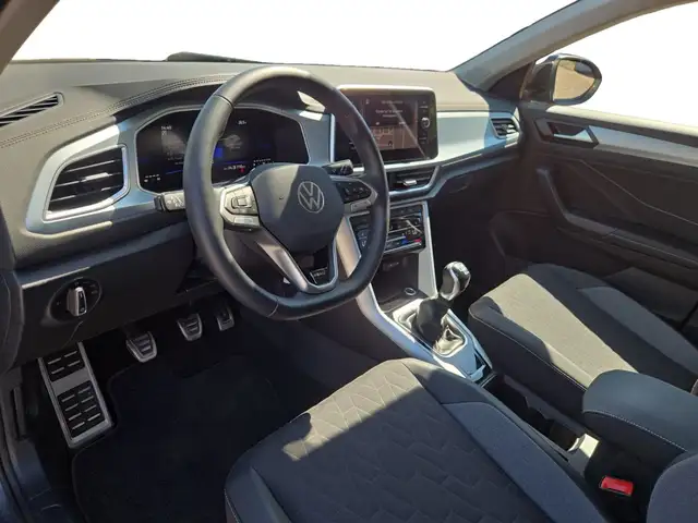 Volkswagen T-Roc view 4