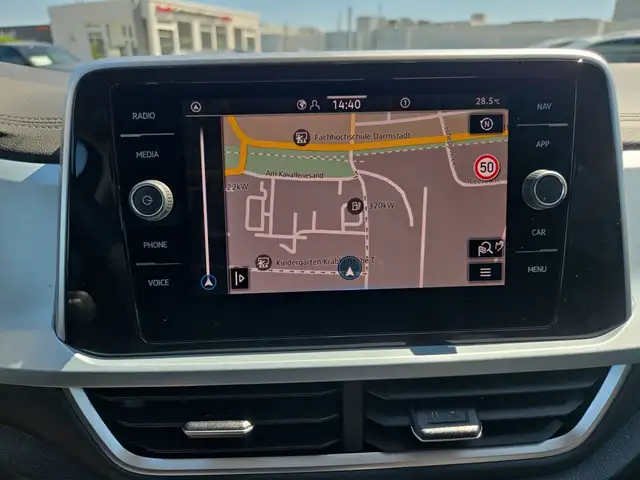 Volkswagen T-Roc view 16