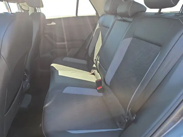Volkswagen T-Roc view 10