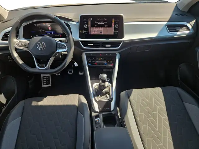 Volkswagen T-Roc view 8