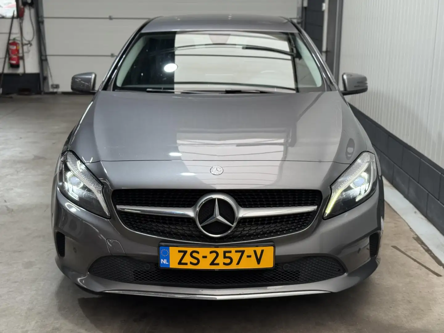 Mercedes-Benz A 180 d Lease Edition Grijs - 2