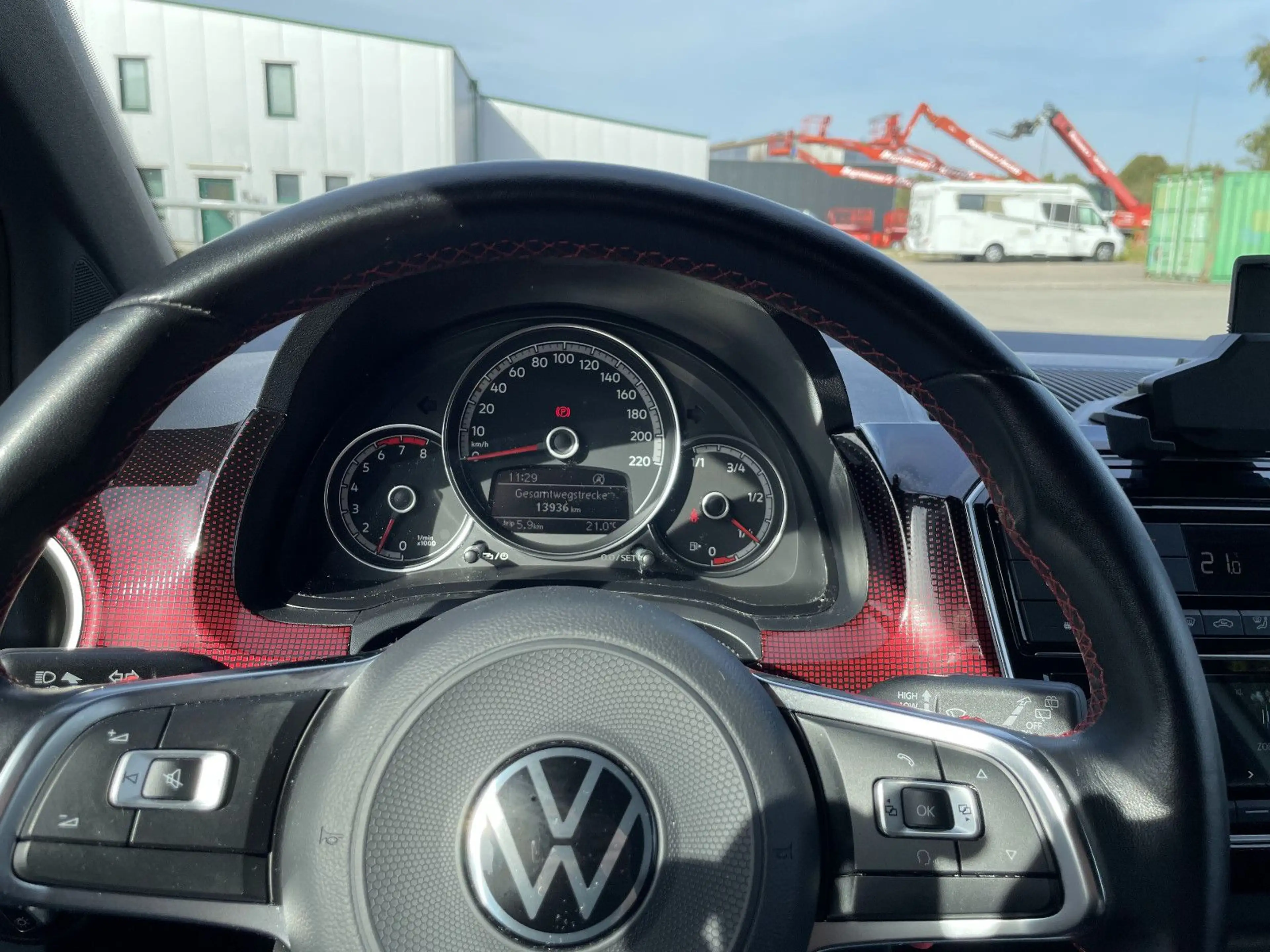 Volkswagen up! GTI — photo 13