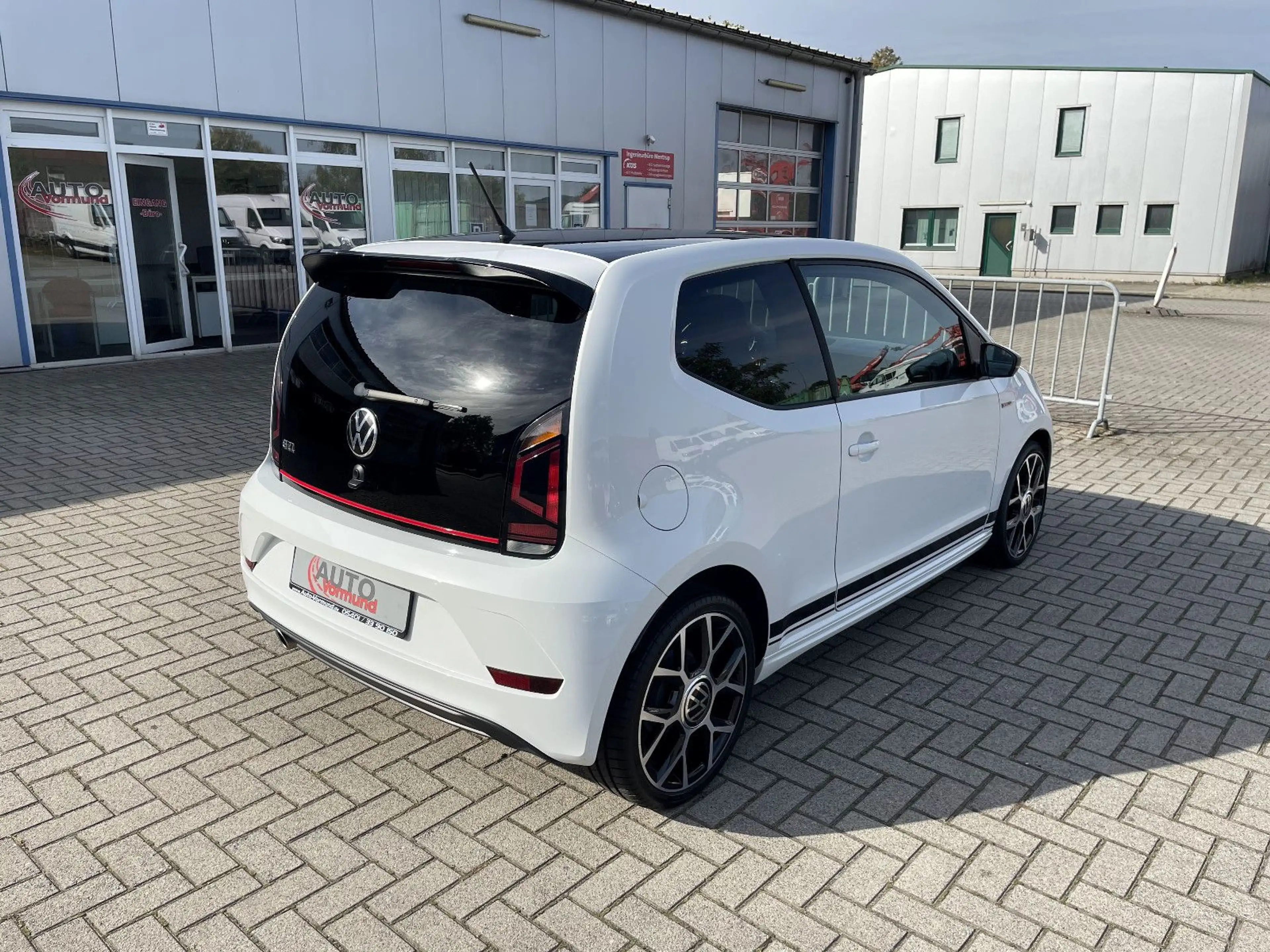 Volkswagen up! GTI — photo 5