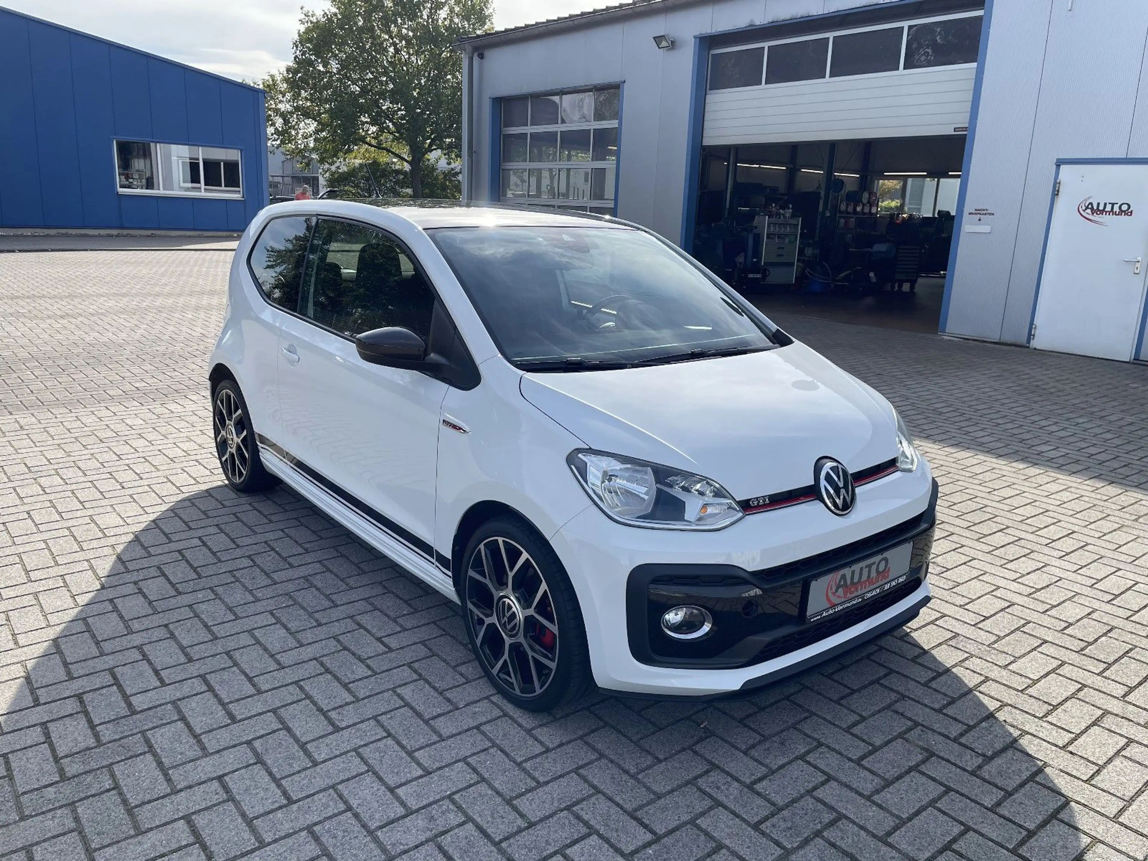 Volkswagen up! GTI — photo 2