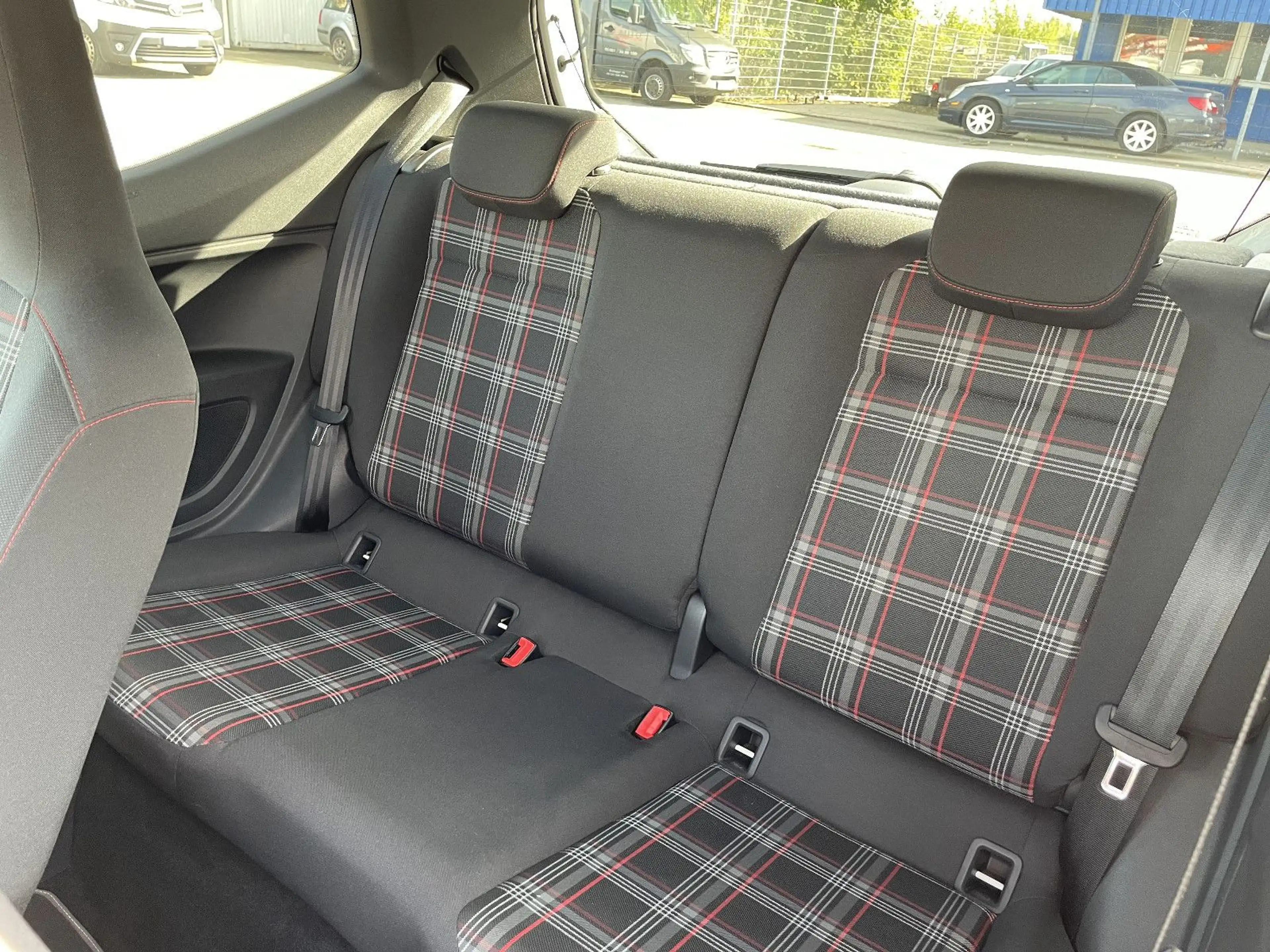 Volkswagen up! GTI — photo 11