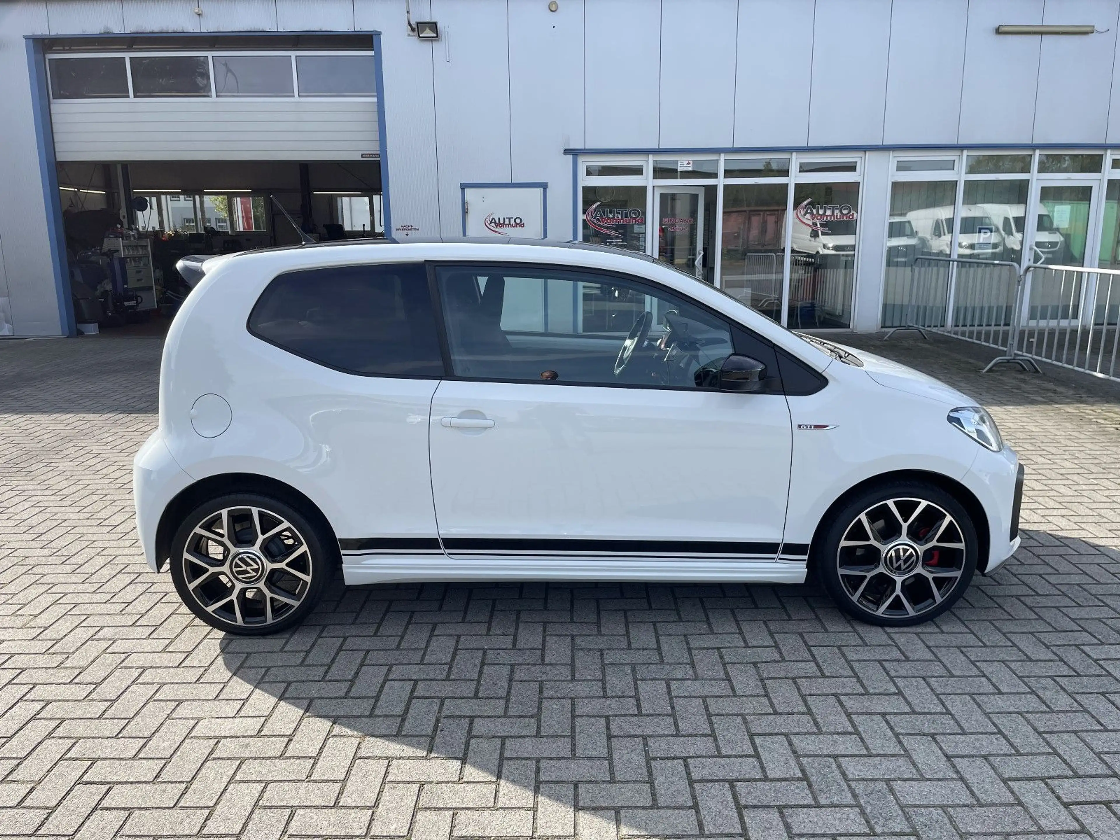 Volkswagen up! GTI — photo 4