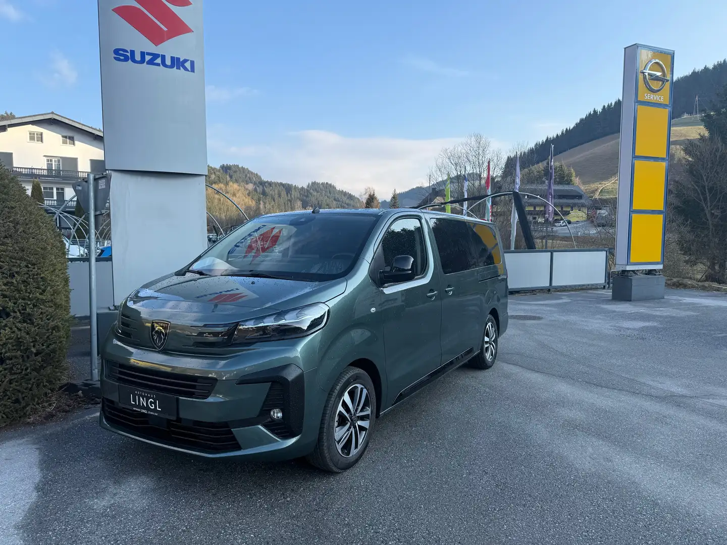 Peugeot Traveller Business BlueHDi 180 Lang EAT8 Grün - 1