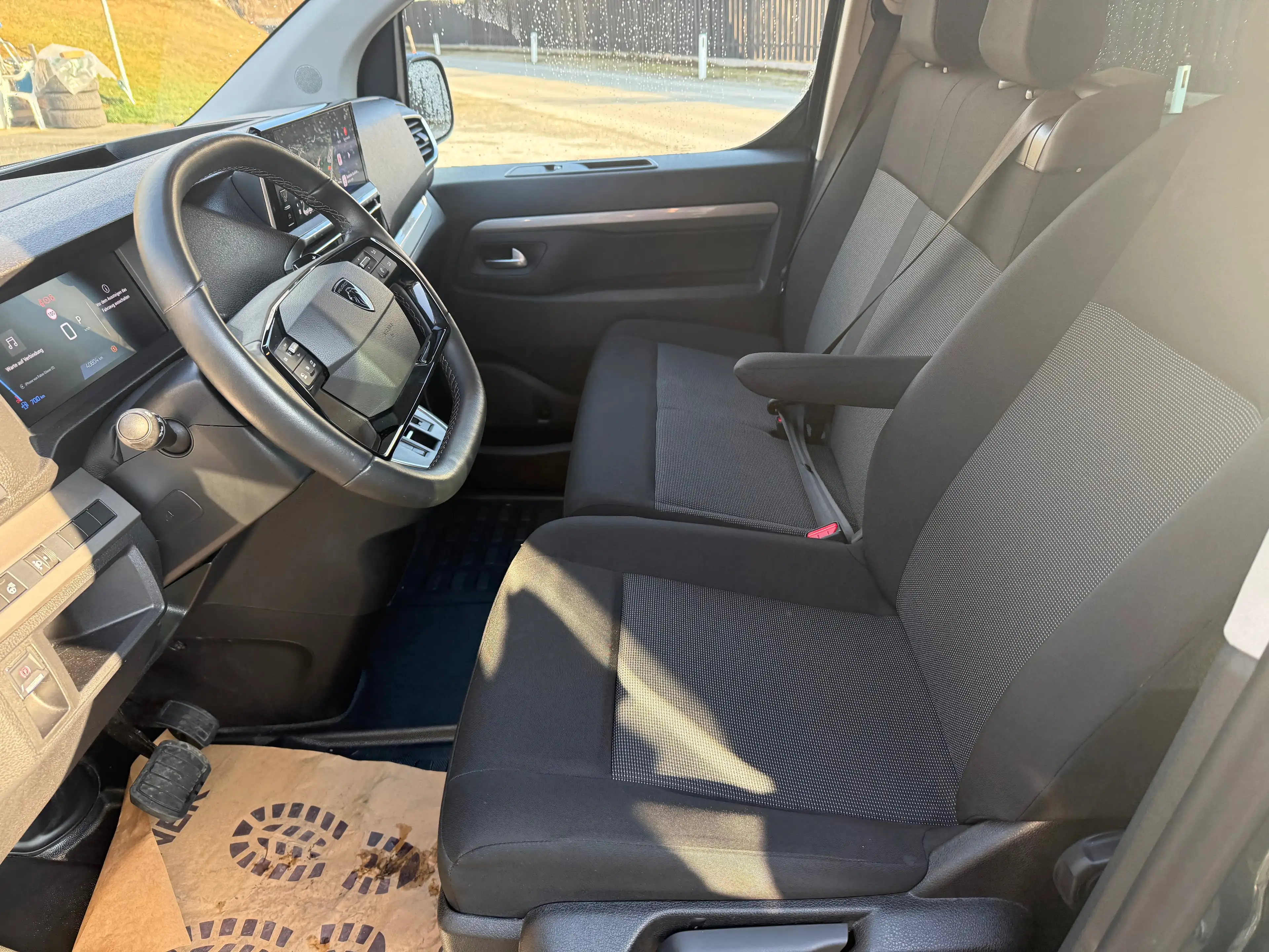 Peugeot Traveller Business BlueHDi 180 Lang EAT8 — photo 9