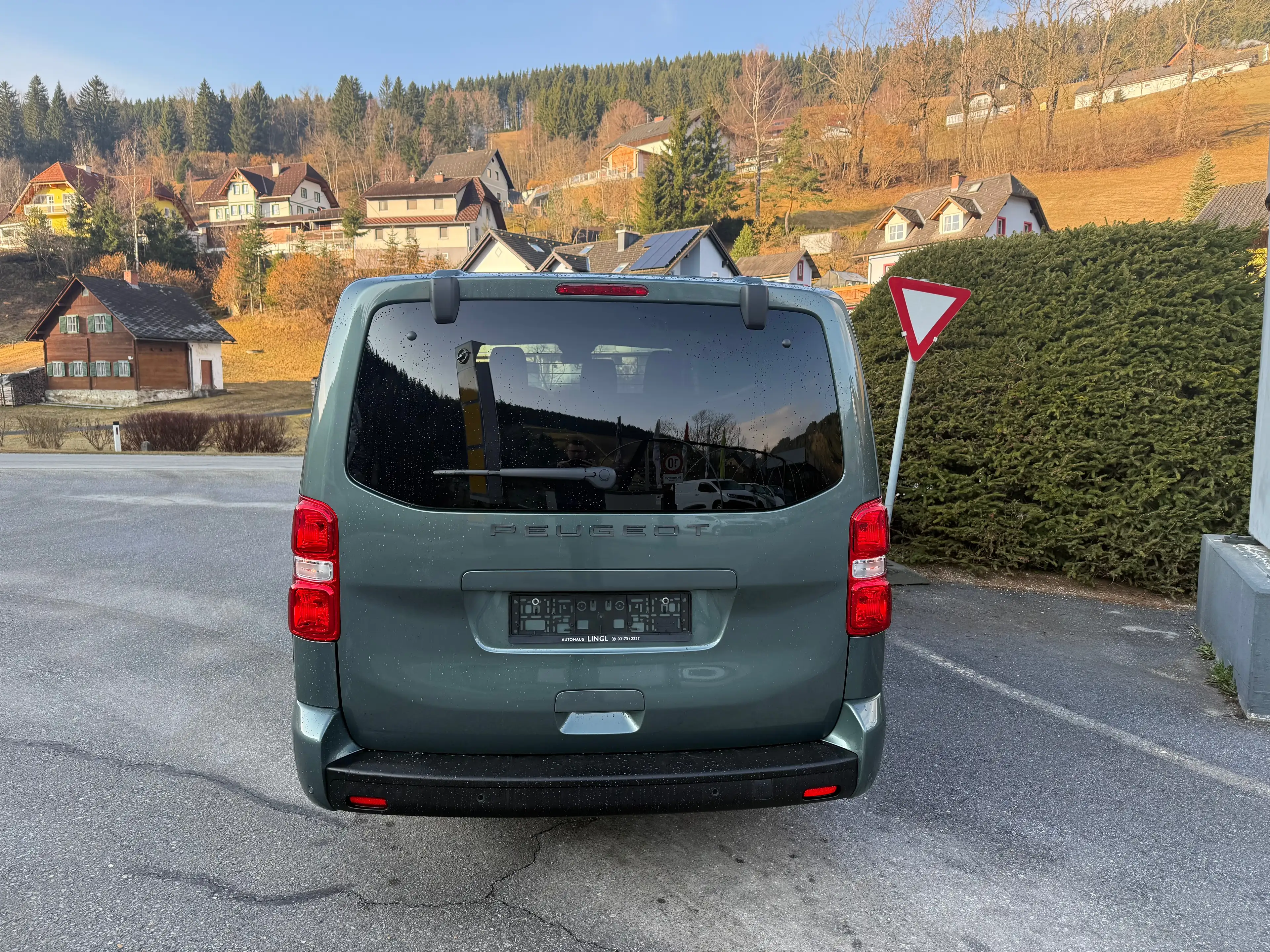 Peugeot Traveller Business BlueHDi 180 Lang EAT8 — photo 5