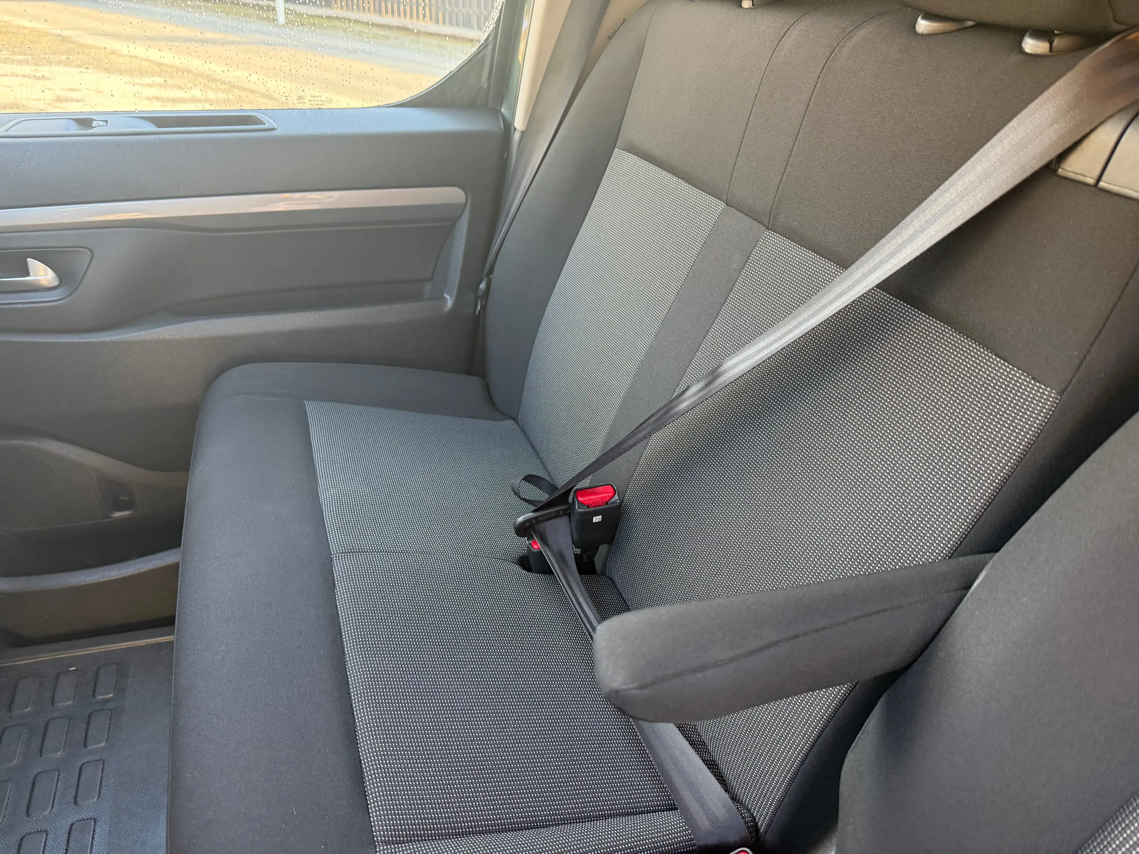 Peugeot Traveller Business BlueHDi 180 Lang EAT8 — photo 11