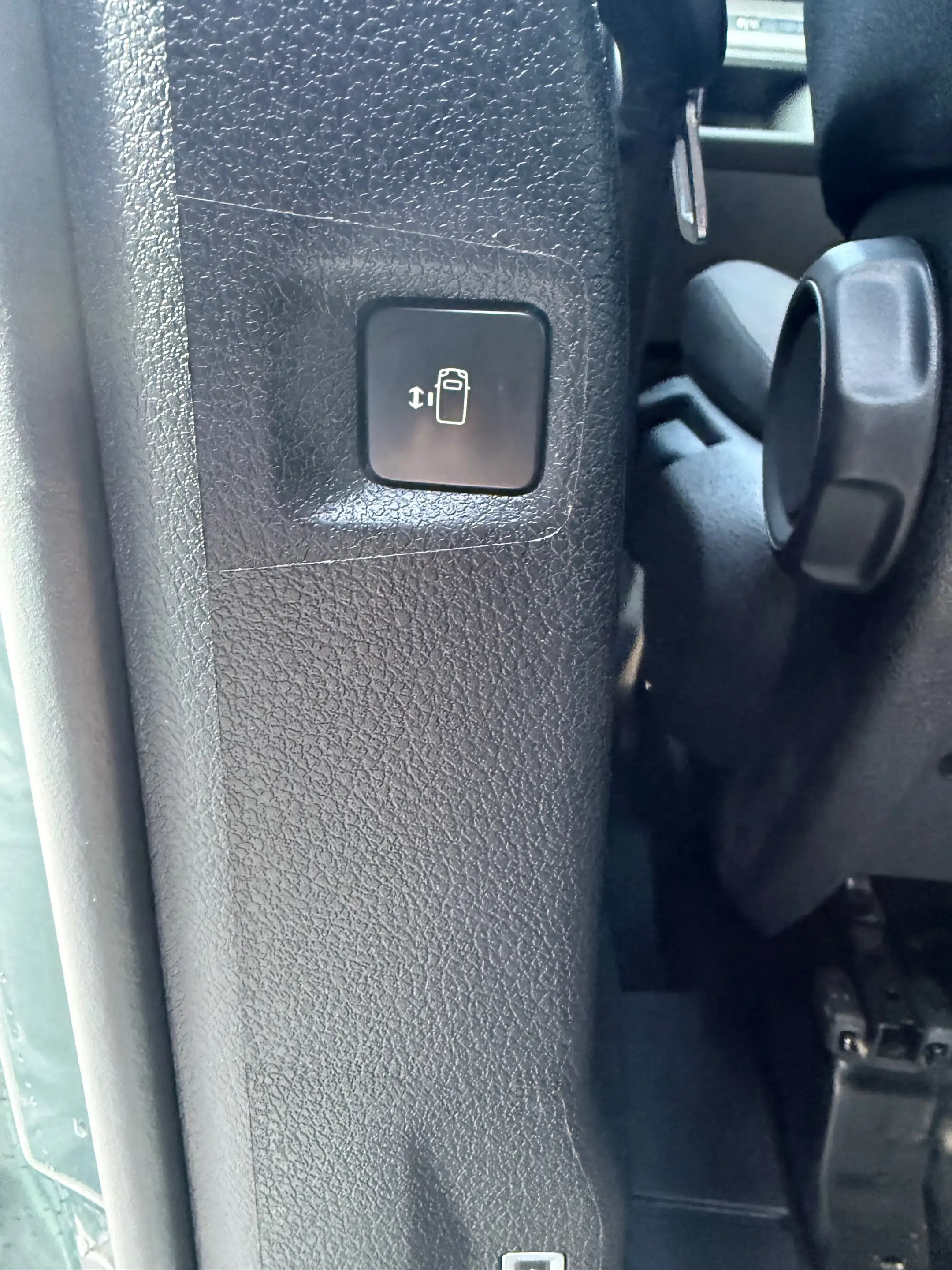 Peugeot Traveller Business BlueHDi 180 Lang EAT8 — photo 12