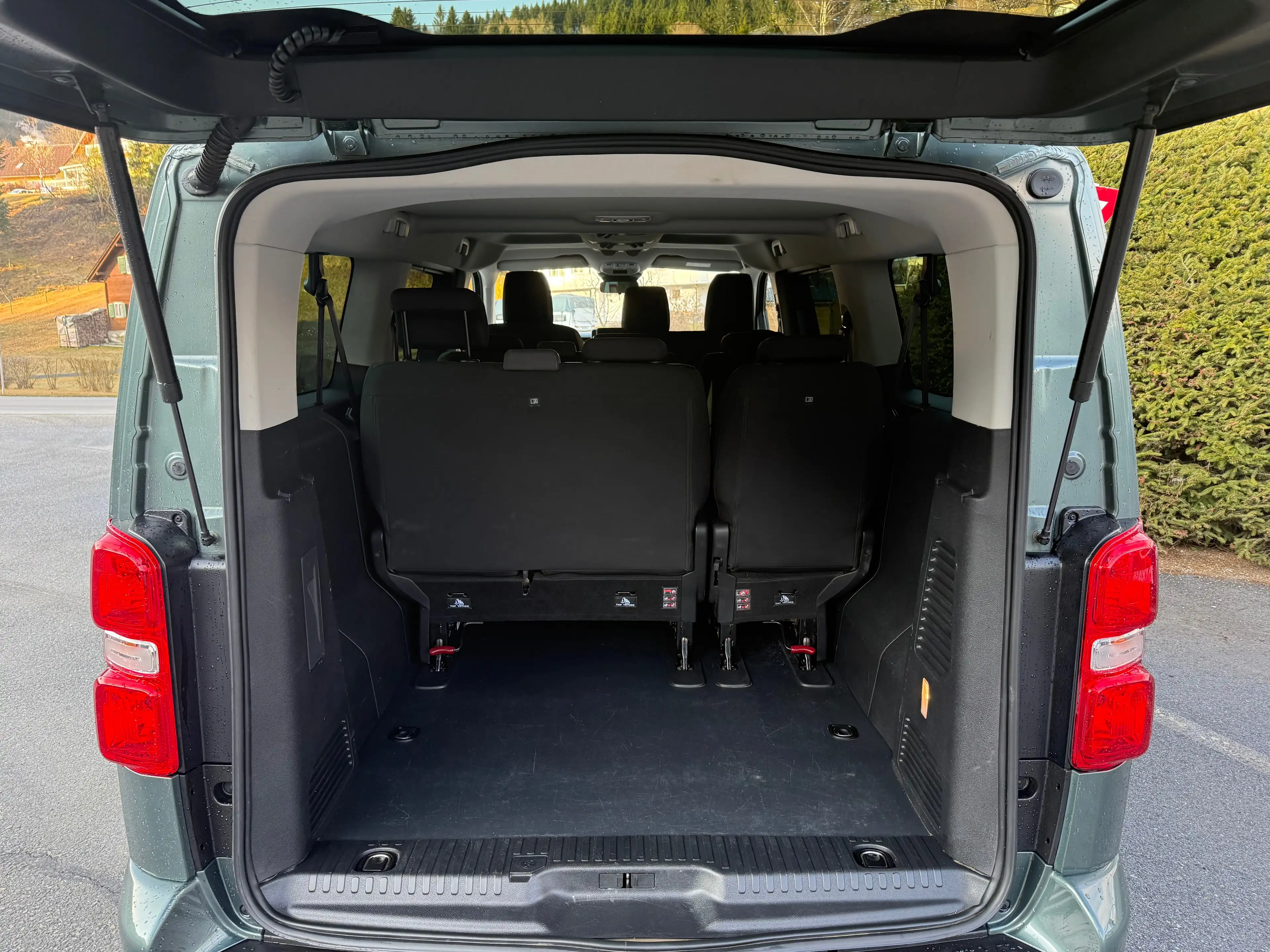 Peugeot Traveller Business BlueHDi 180 Lang EAT8 — photo 7