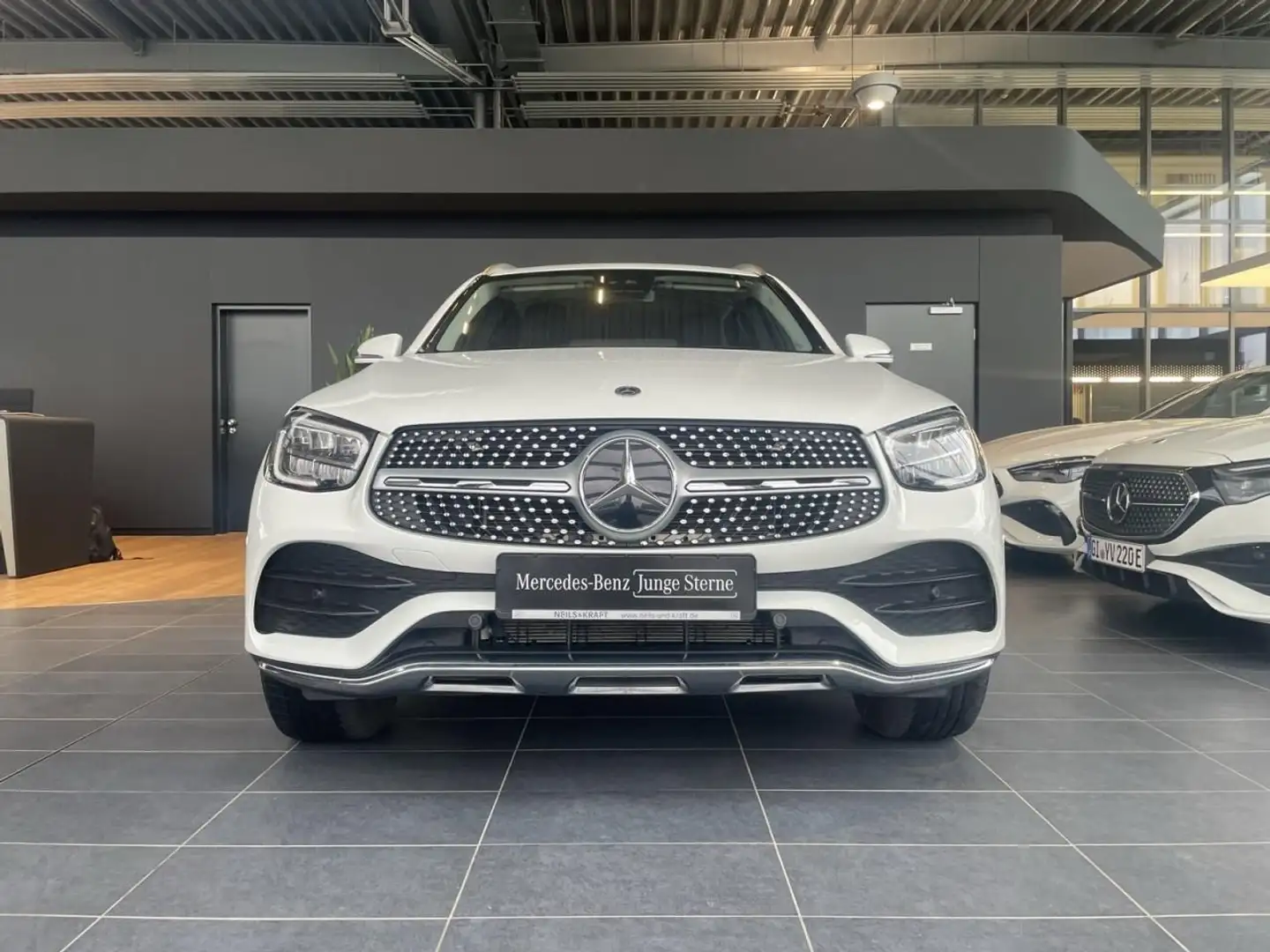 Mercedes-Benz GLC 300 e 4MATIC AMG+TOTW+AHK+DISTRONIC+KAM+LED Blanc - 2