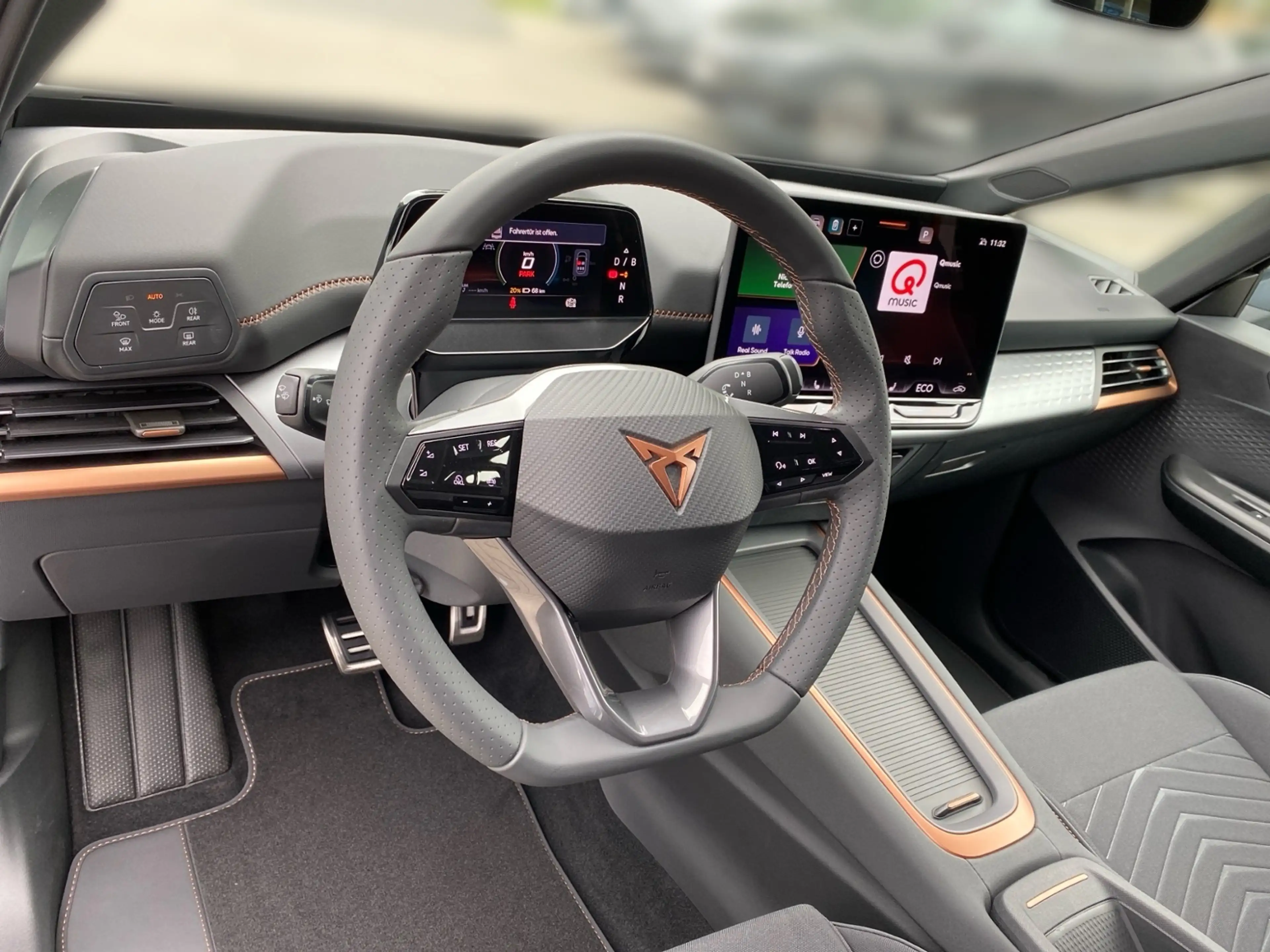 CUPRA Born 63 kWh e-BOOST +LED +ACC +CARPLAY +SHZ +19" +DAB — photo 10