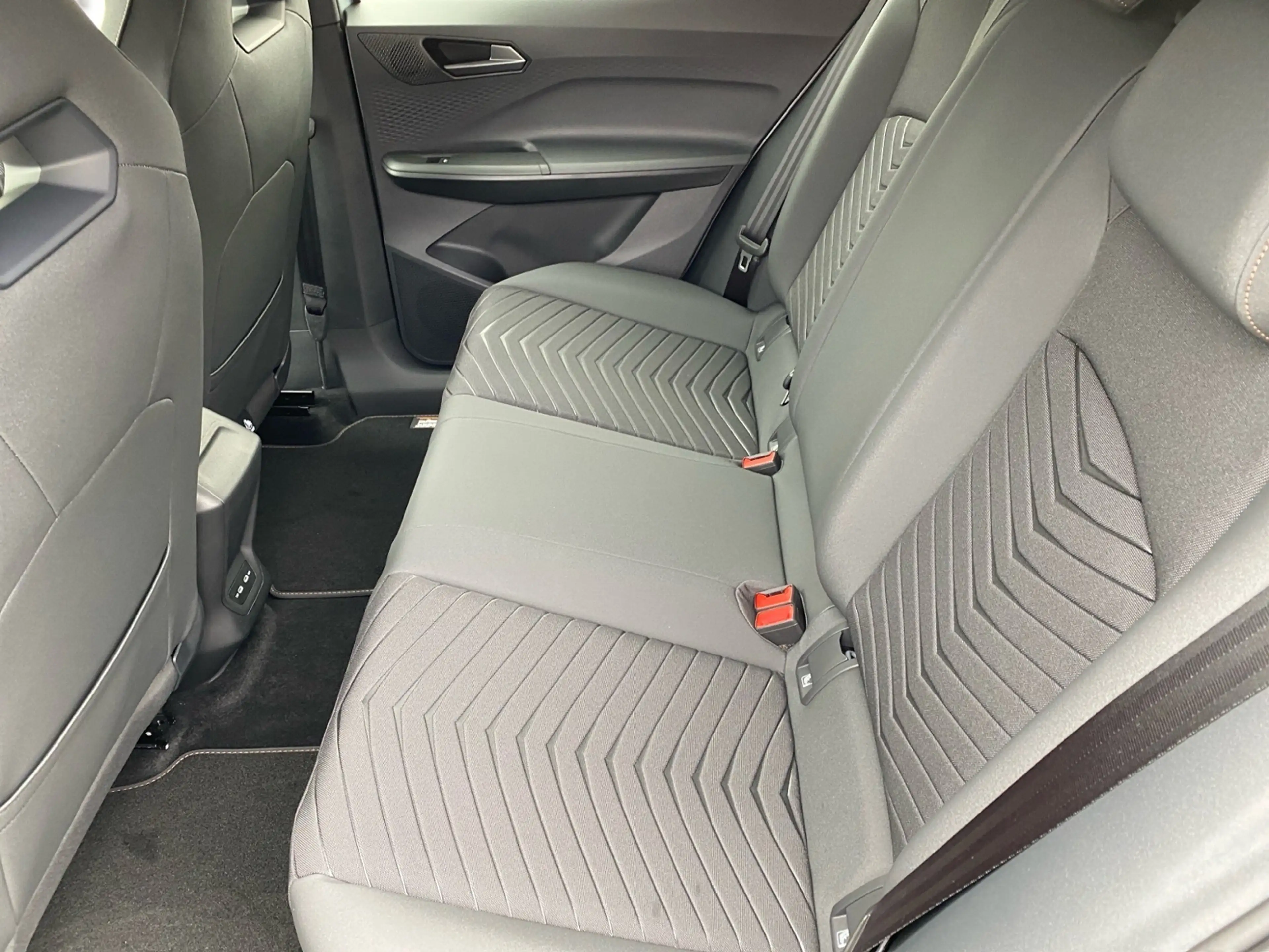 CUPRA Born 63 kWh e-BOOST +LED +ACC +CARPLAY +SHZ +19" +DAB — photo 15