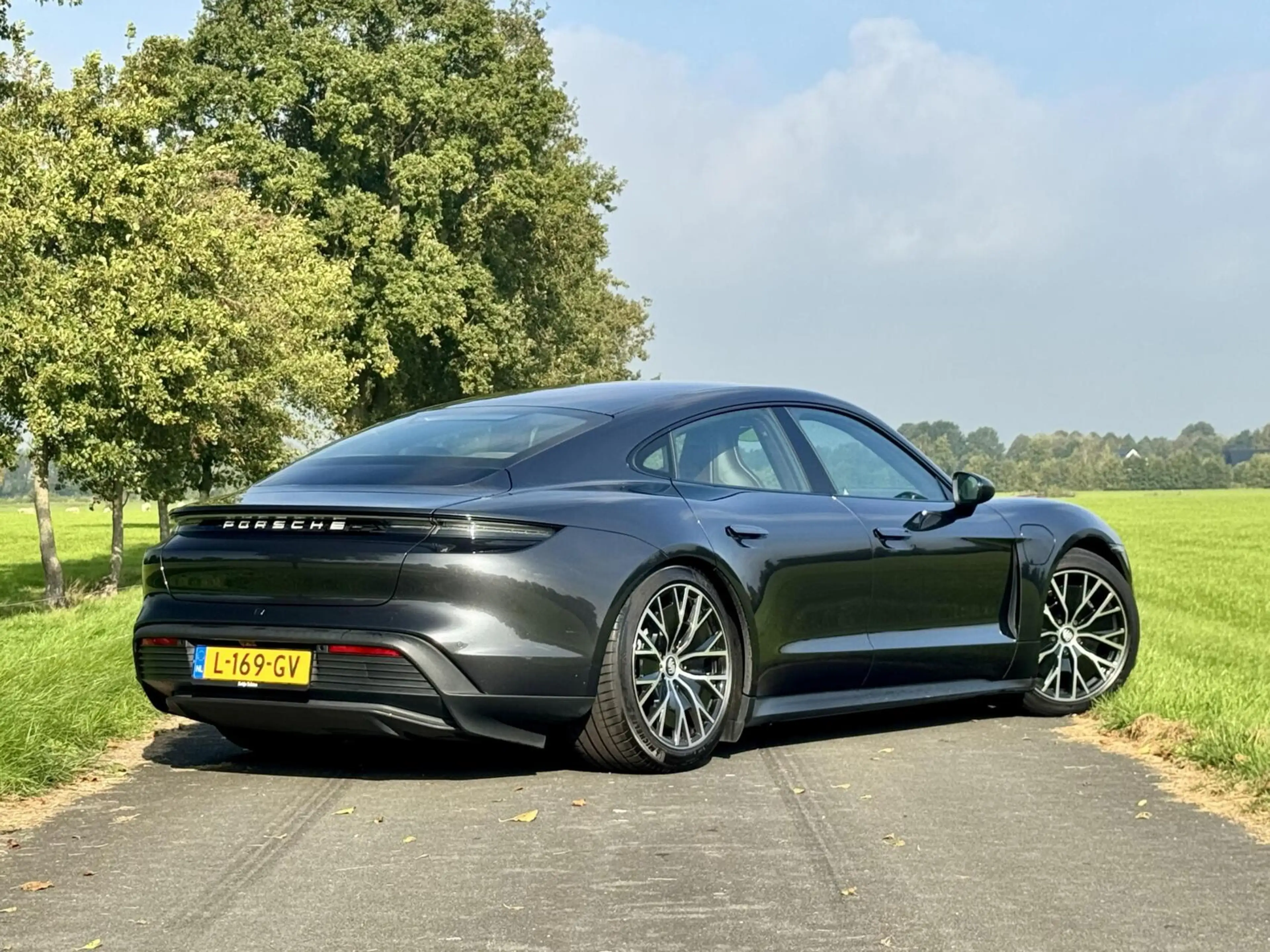 Porsche Taycan |Performance Battery Plus 93 kW|Sport Chrono|Pano| — photo 2