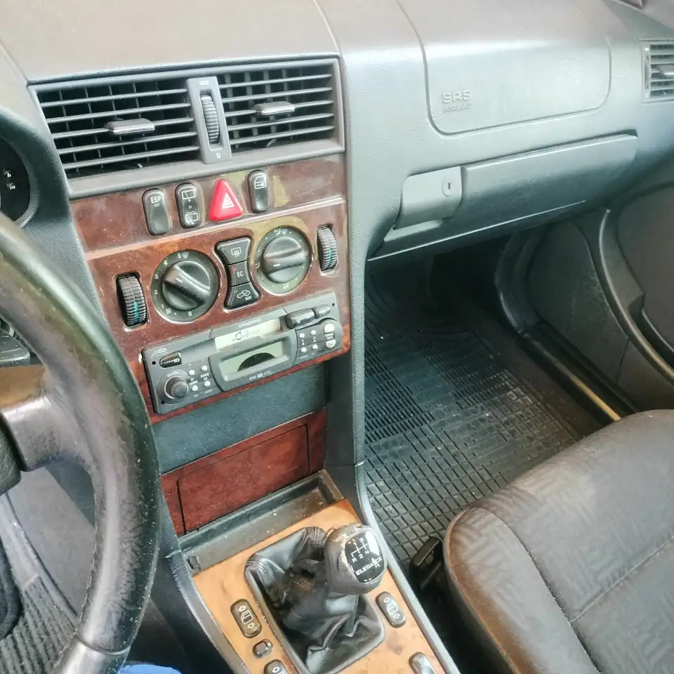 Mercedes-Benz 220 elegance, foto 7