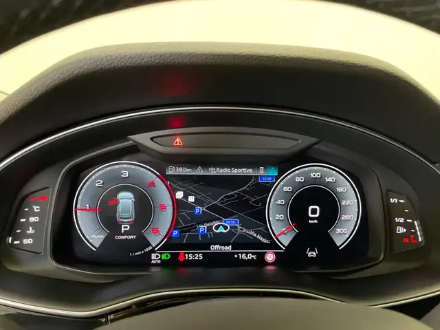 Audi Q8 view 28