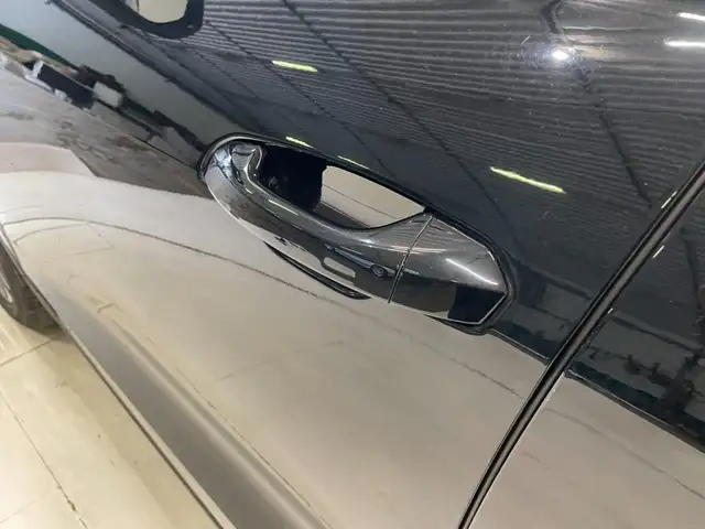Audi Q8 view 27